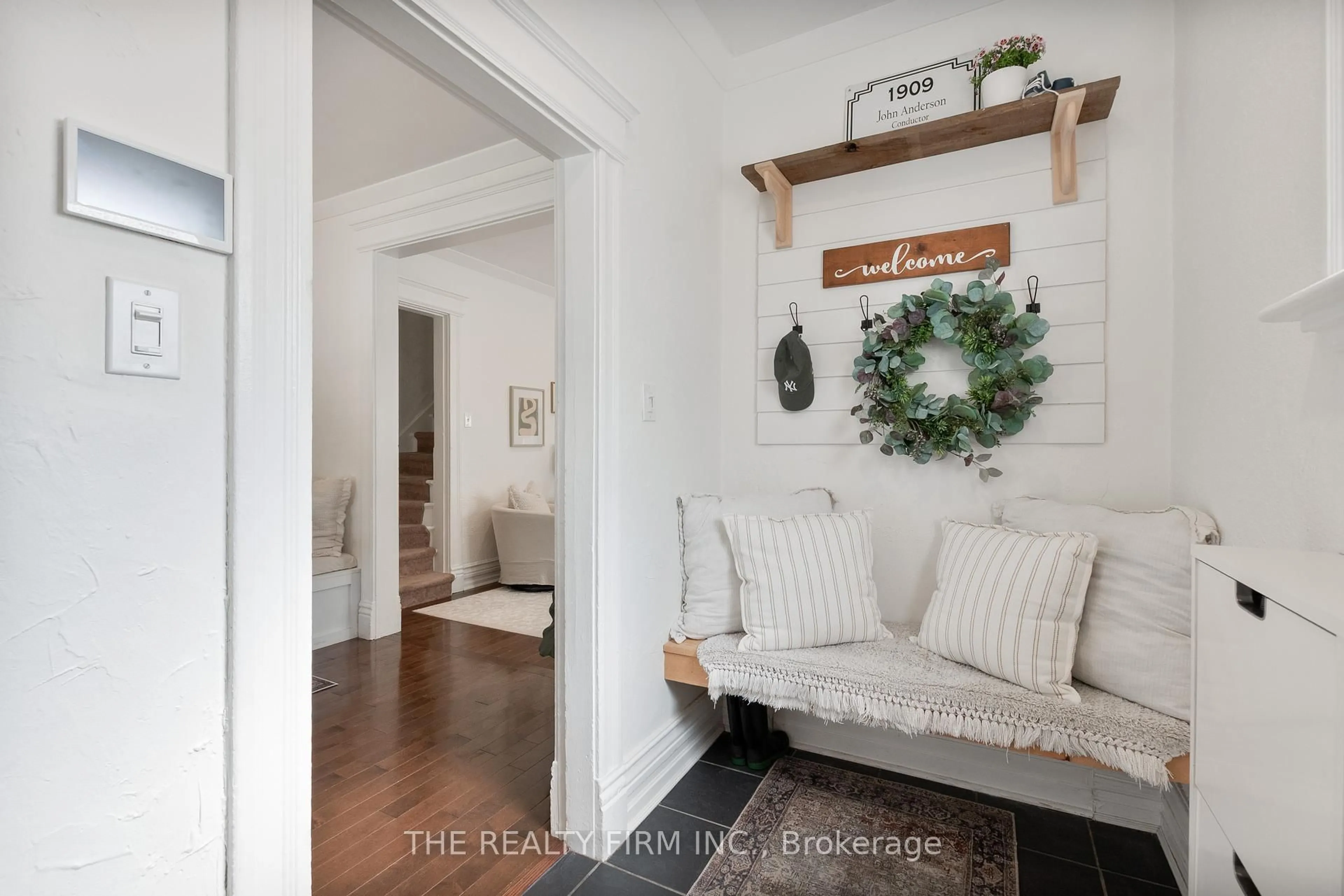 Indoor entryway for 691 Elias St, London East Ontario N5W 3N8
