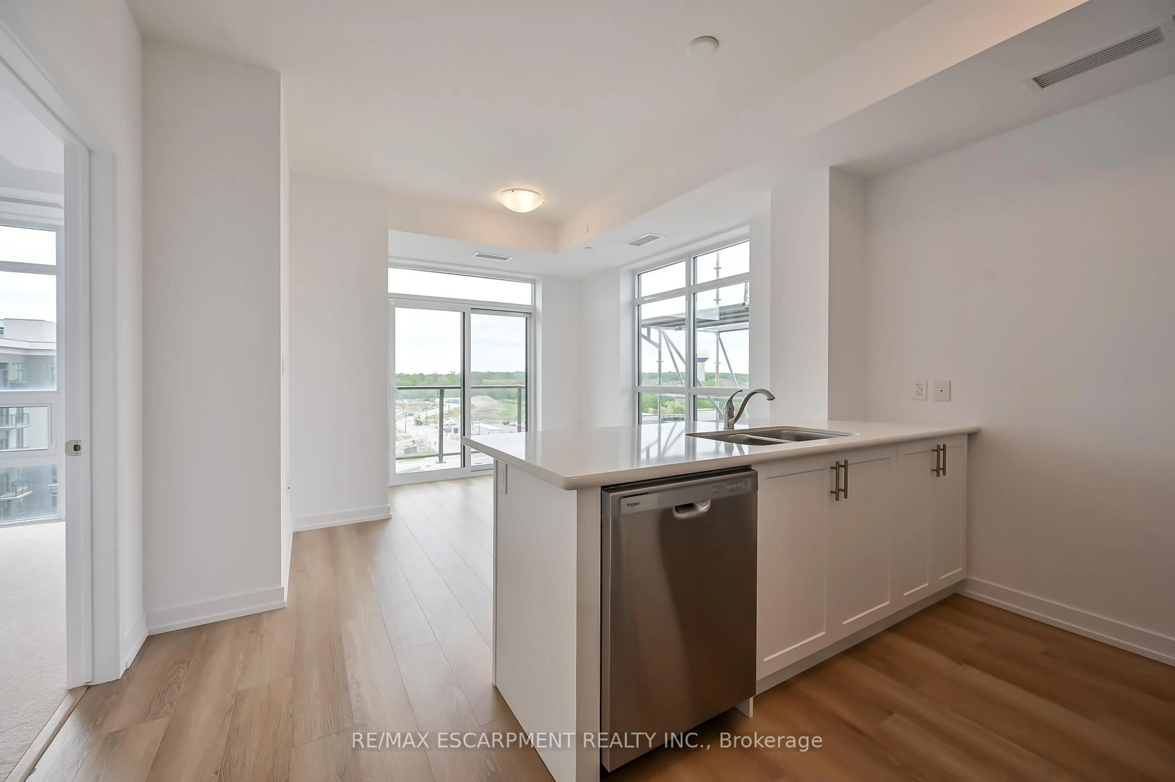 Standard kitchen, unknown for 470 Dundas St #611, Hamilton Ontario L8B 2A5