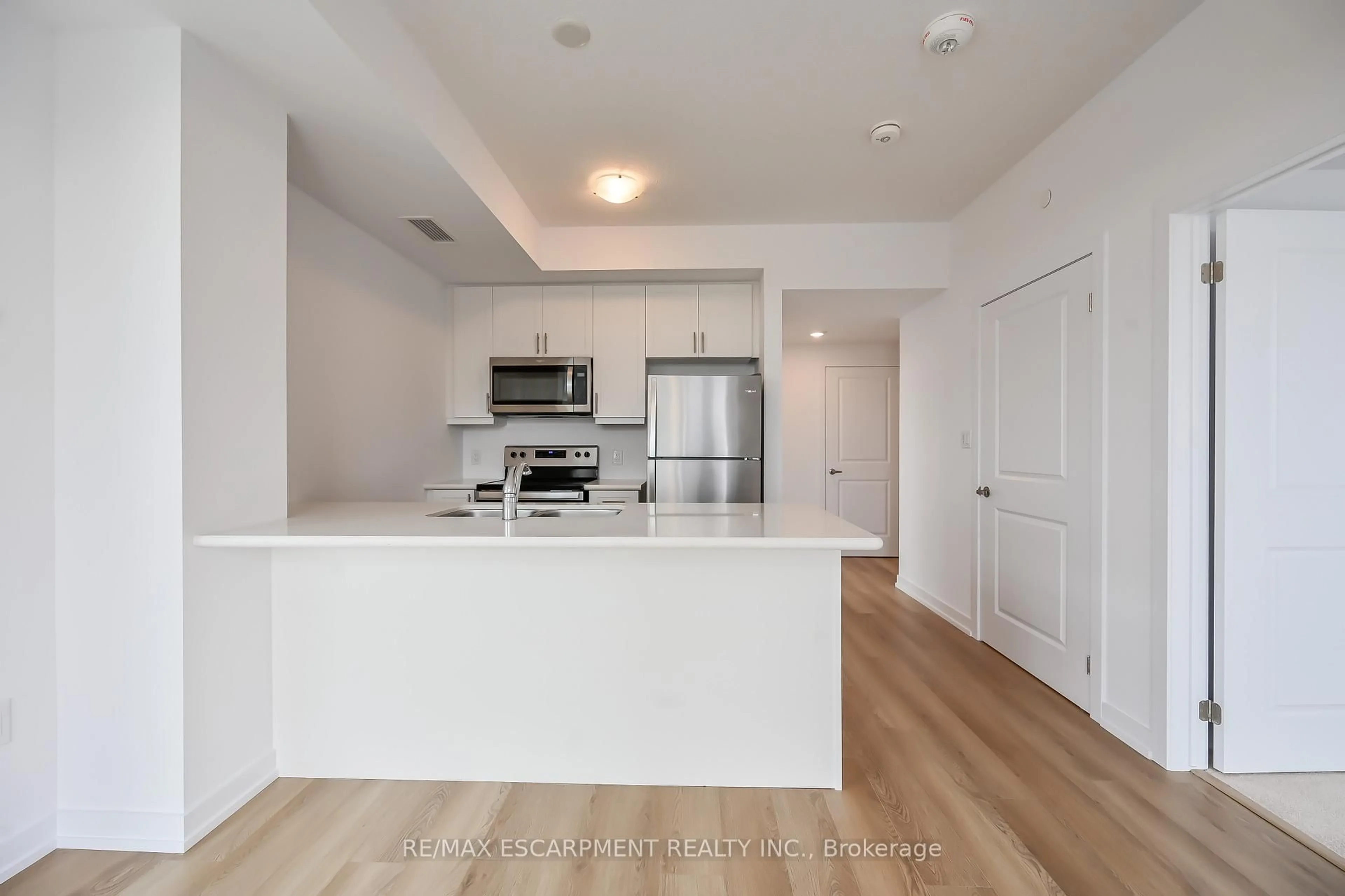 Open concept kitchen, unknown for 470 Dundas St #611, Hamilton Ontario L8B 2A5