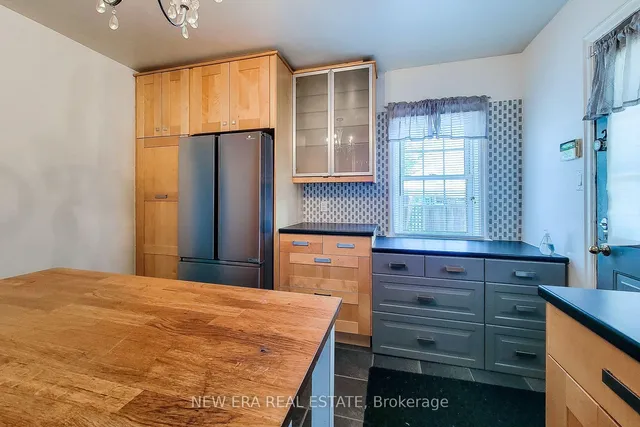 Additional property image - 131 Erindale Ave