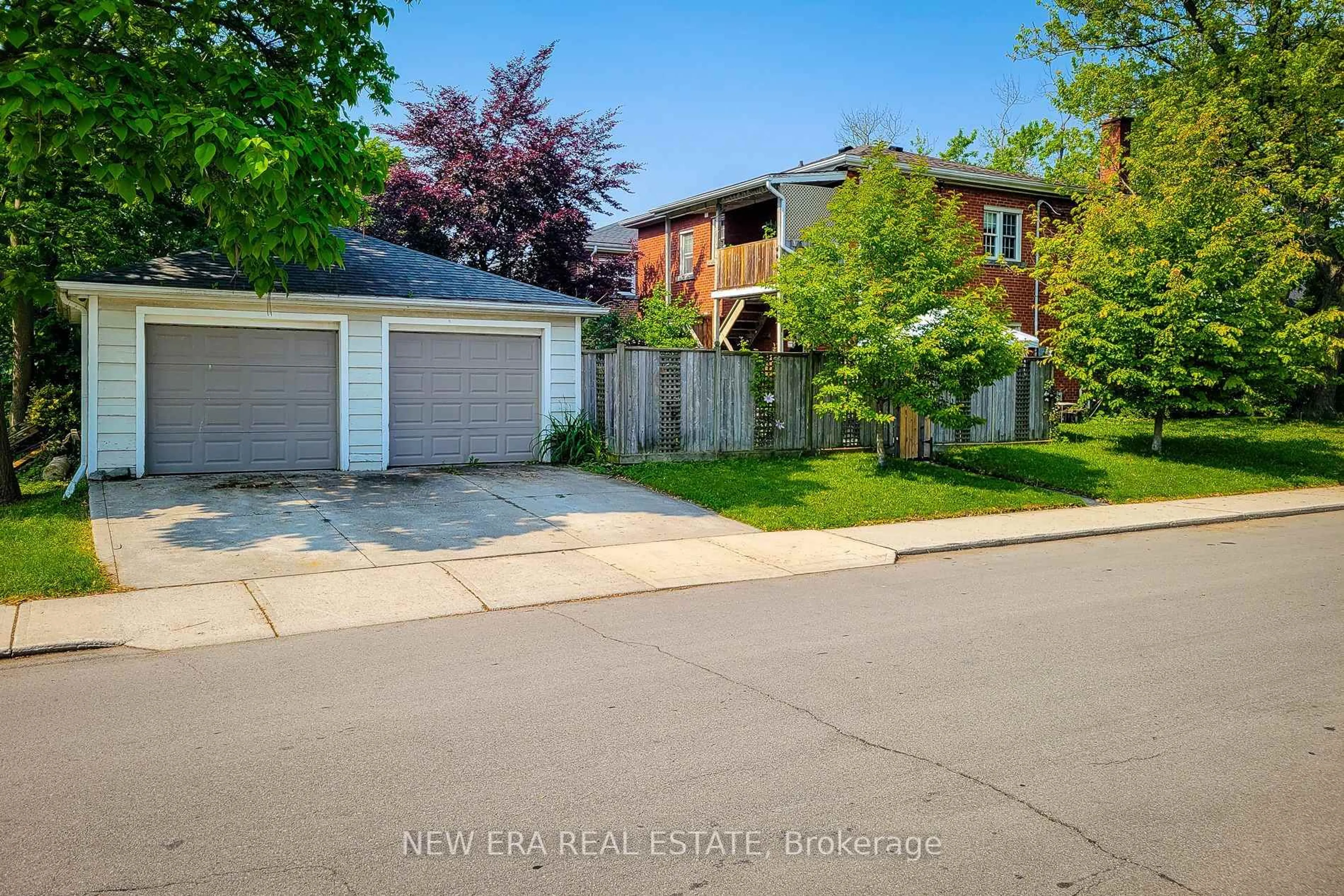 A pic from outside/outdoor area/front of a property/back of a property/a pic from drone, street for 131 Erindale Ave, Hamilton Ontario L8K 4R5