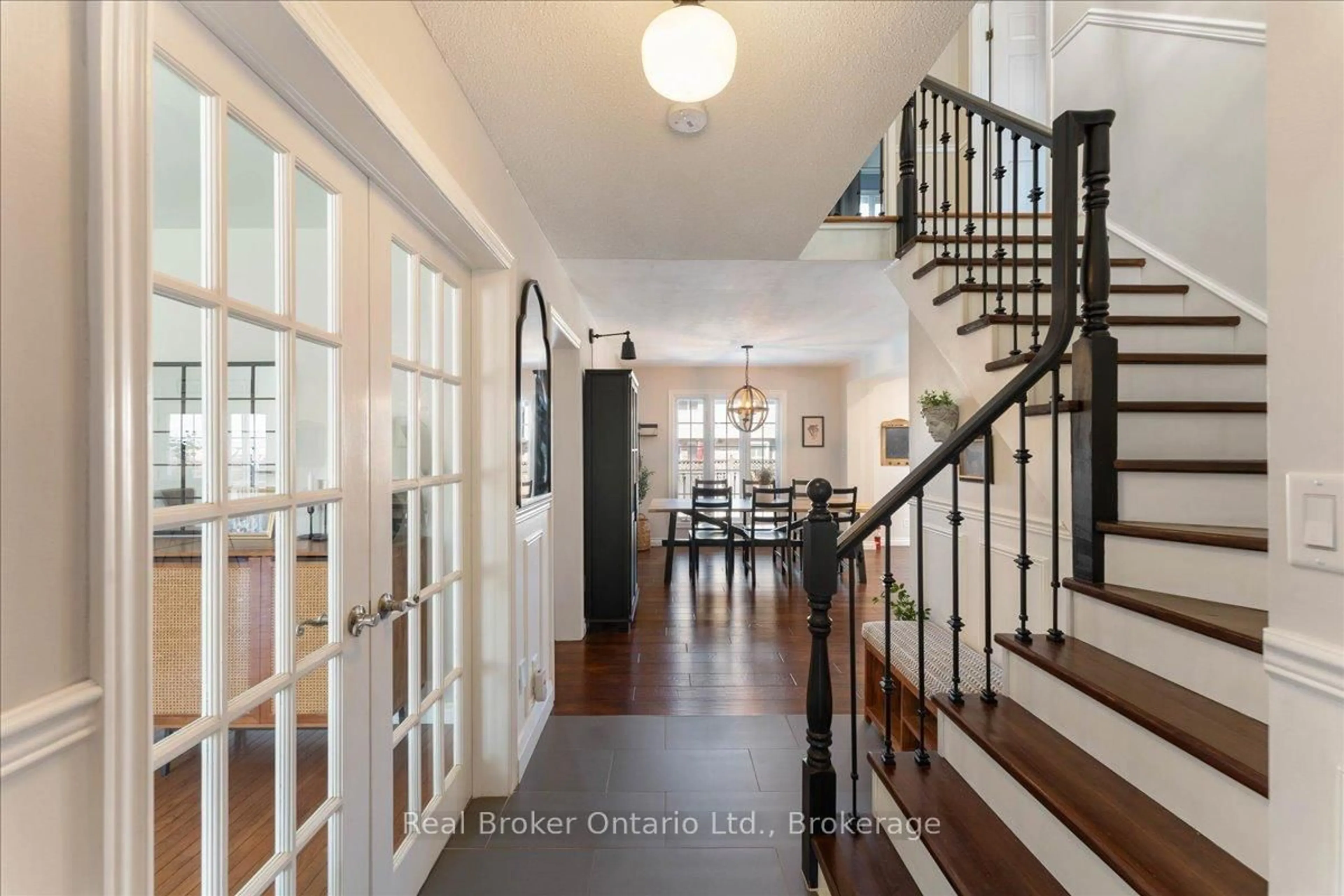 Indoor entryway for 8 Jeanette Ave, Grimsby Ontario L3M 5B4