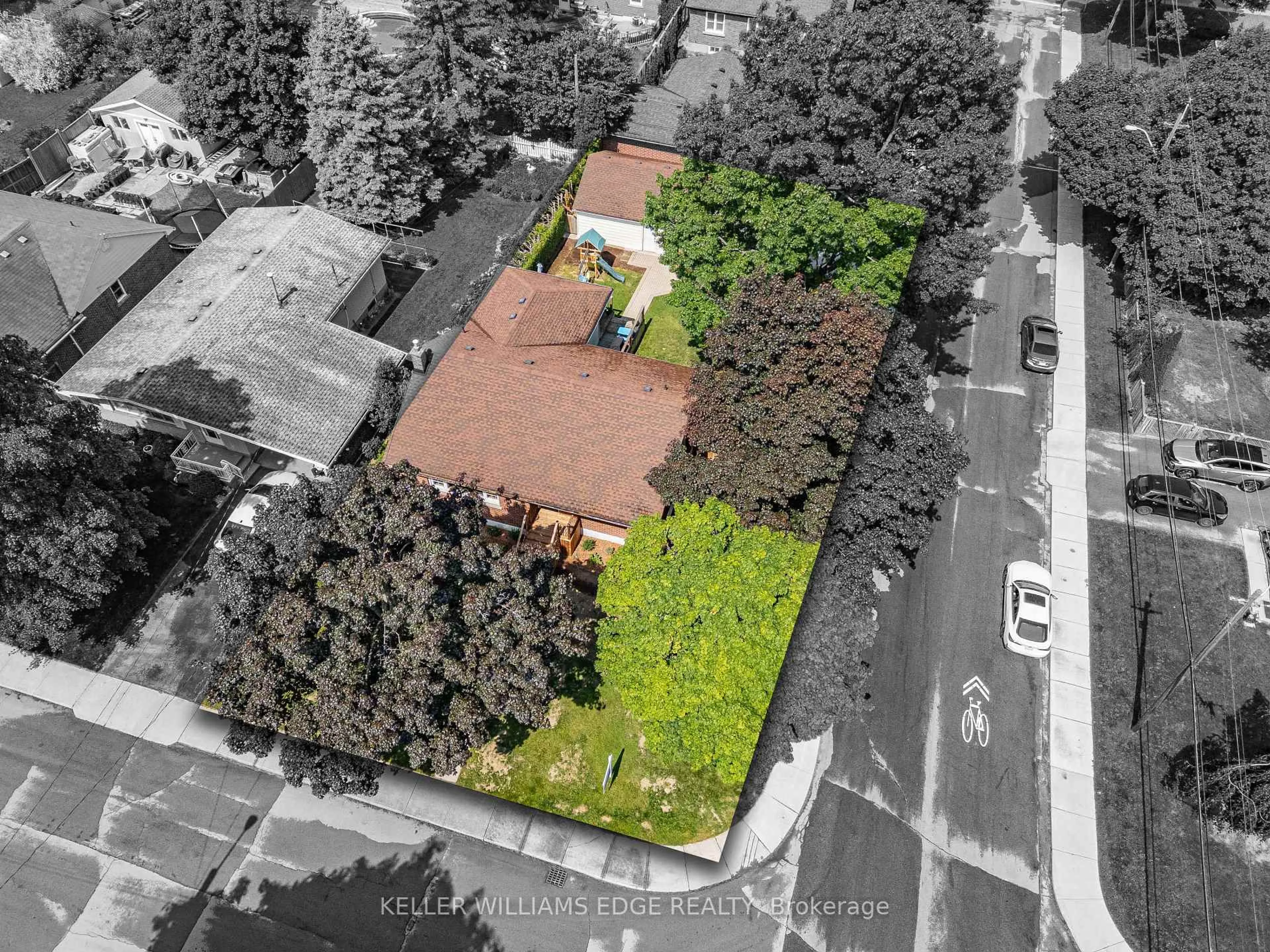 A pic from outside/outdoor area/front of a property/back of a property/a pic from drone, street for 2 West 22nd St, Hamilton Ontario L9C 4N3