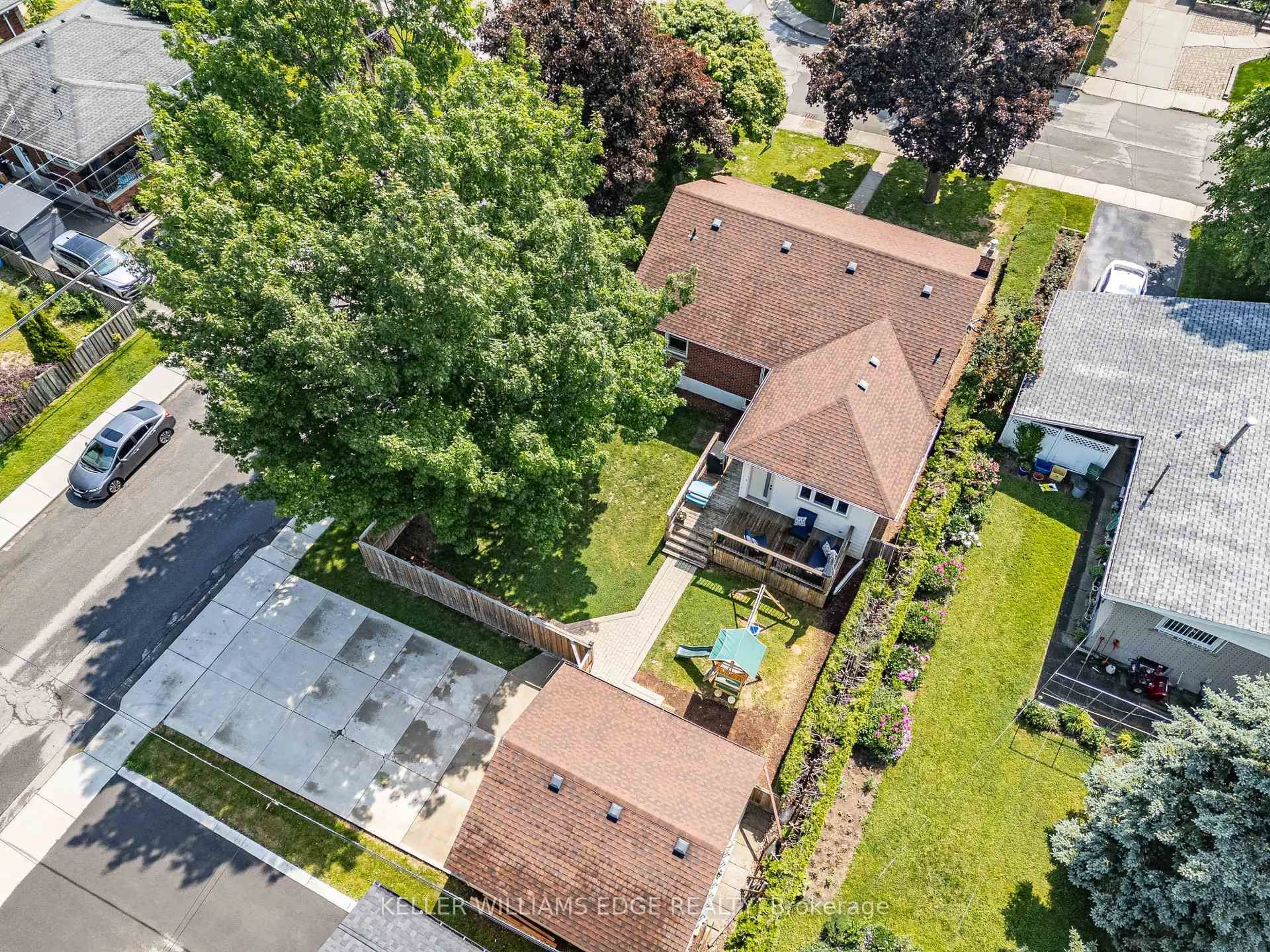 A pic from outside/outdoor area/front of a property/back of a property/a pic from drone, street for 2 West 22nd St, Hamilton Ontario L9C 4N3