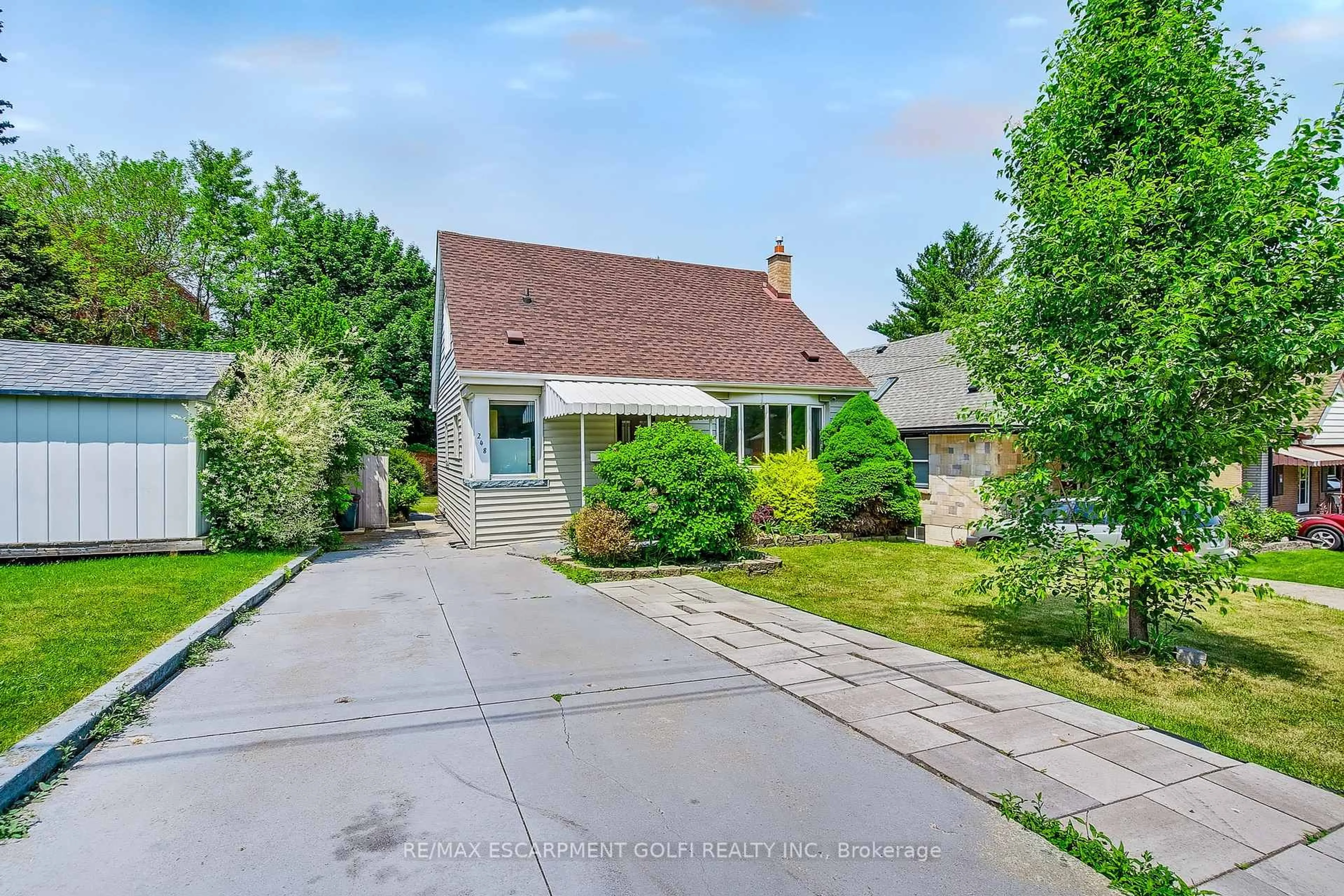 A pic from outside/outdoor area/front of a property/back of a property/a pic from drone, street for 248 Glenholme Ave, Hamilton Ontario L8K 3L8
