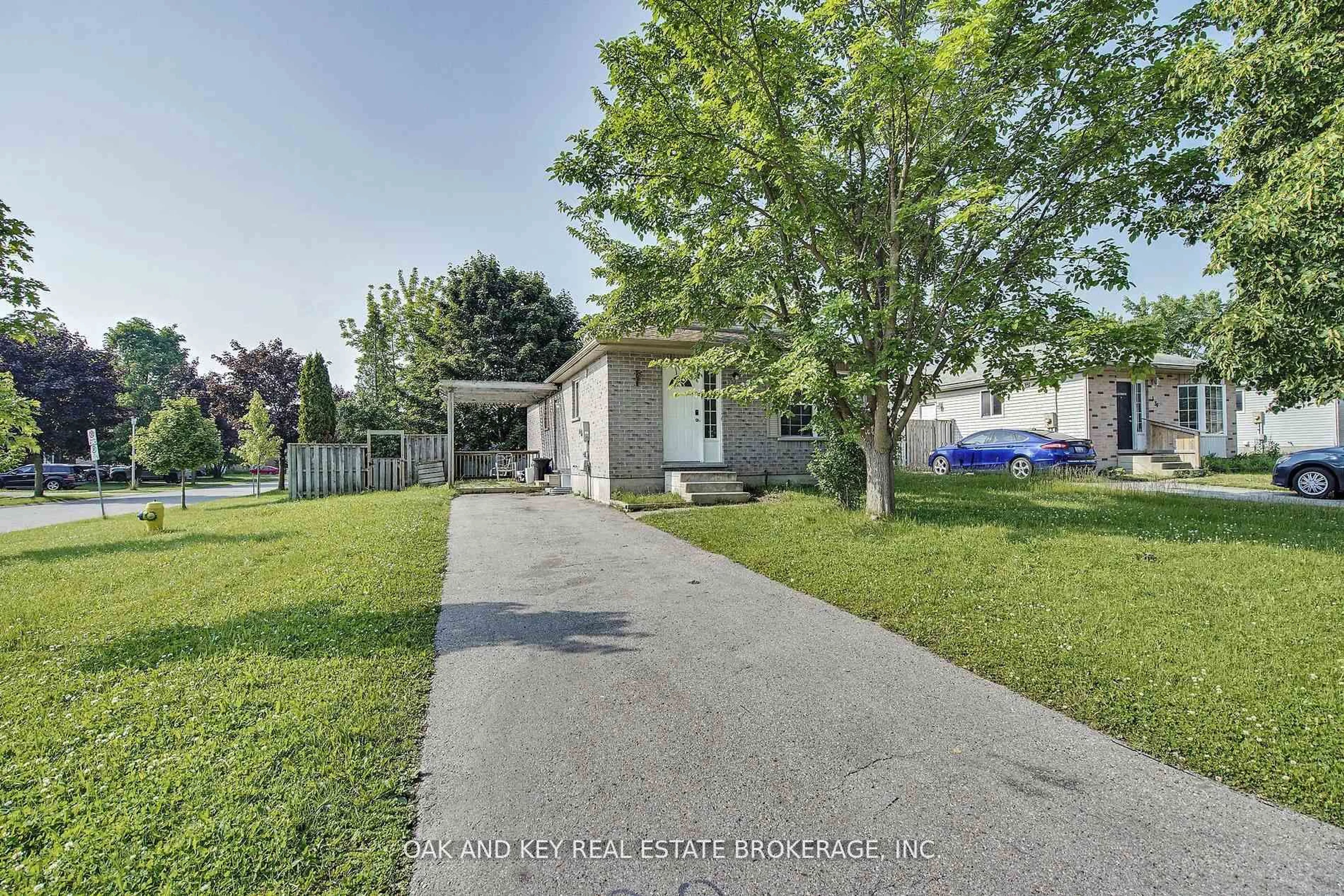 A pic from outside/outdoor area/front of a property/back of a property/a pic from drone, street for 330 FLEMING Dr, London East Ontario N5V 4Y6