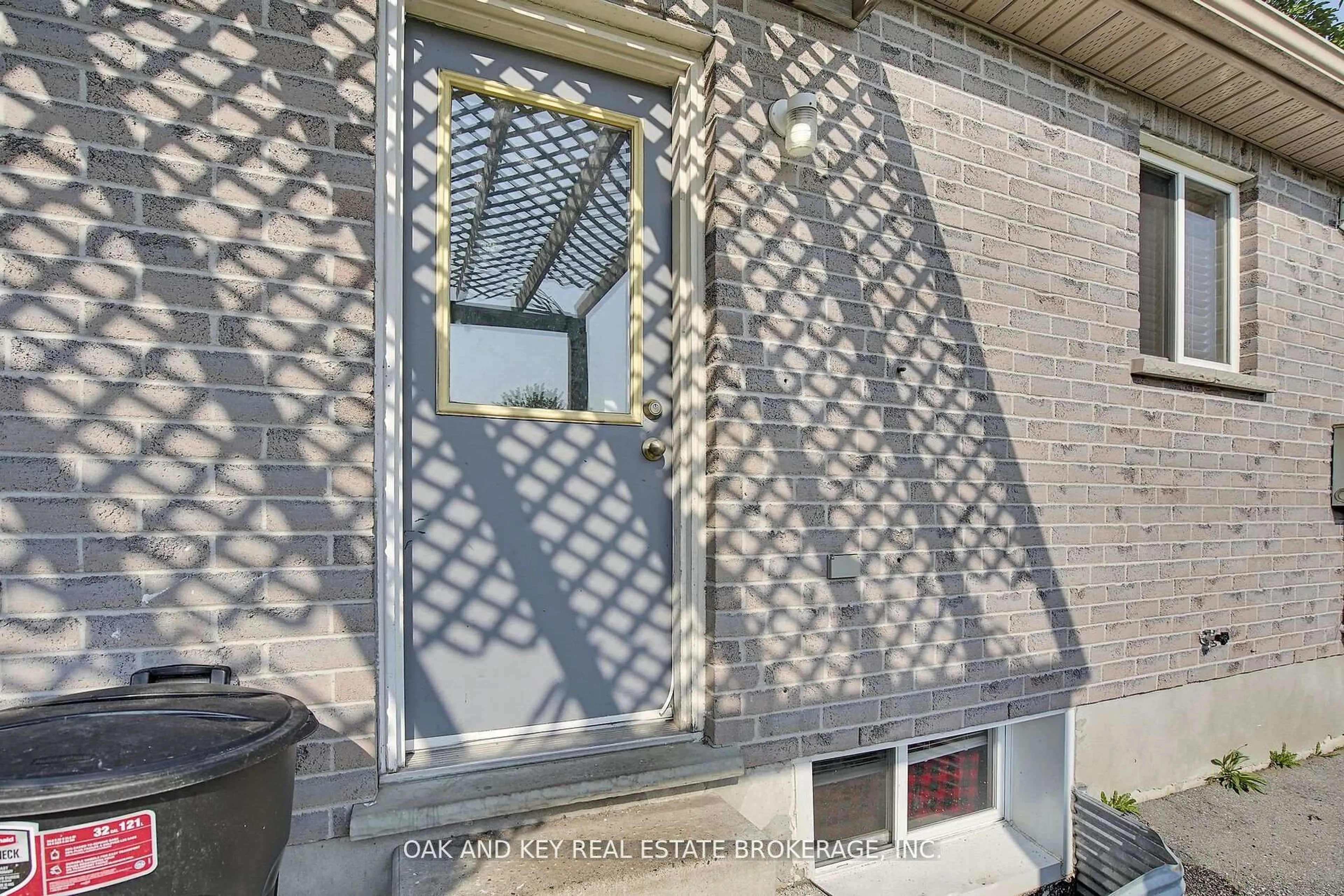 Unknown for 330 FLEMING Dr, London East Ontario N5V 4Y6
