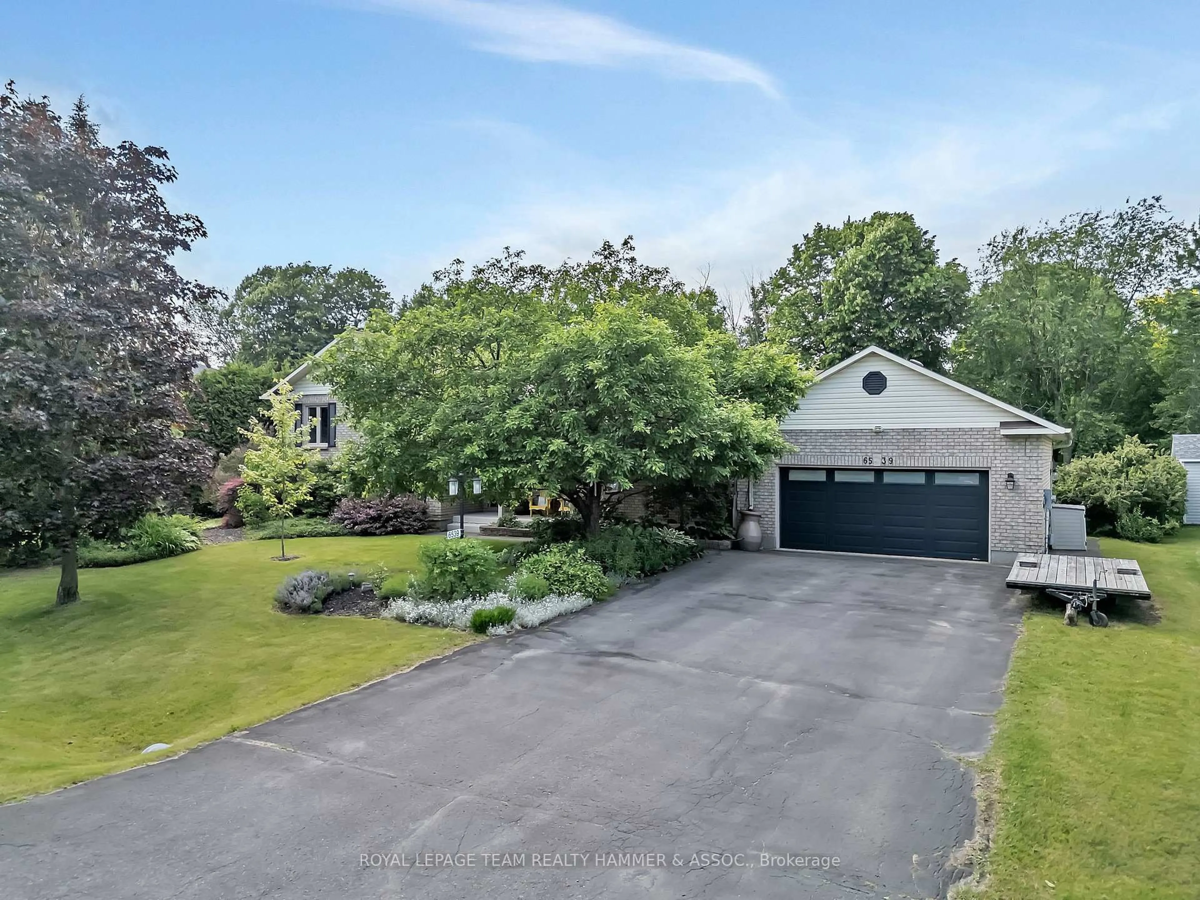 A pic from outside/outdoor area/front of a property/back of a property/a pic from drone, street for 6539 Harvest Grove Dr, Ottawa Ontario K4P 1E9