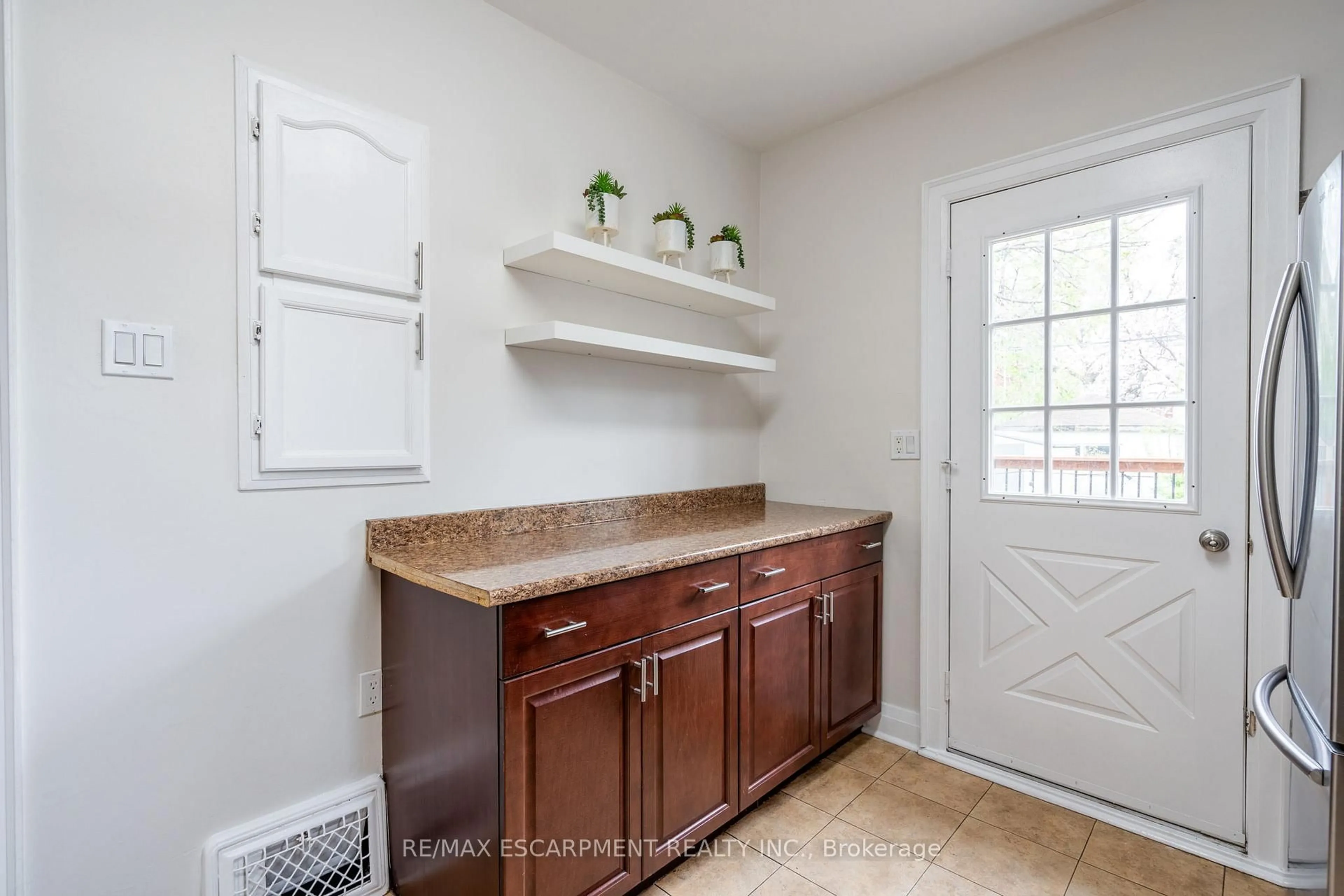 Laundry room for 11 Huxley Ave, Hamilton Ontario L8K 2P5