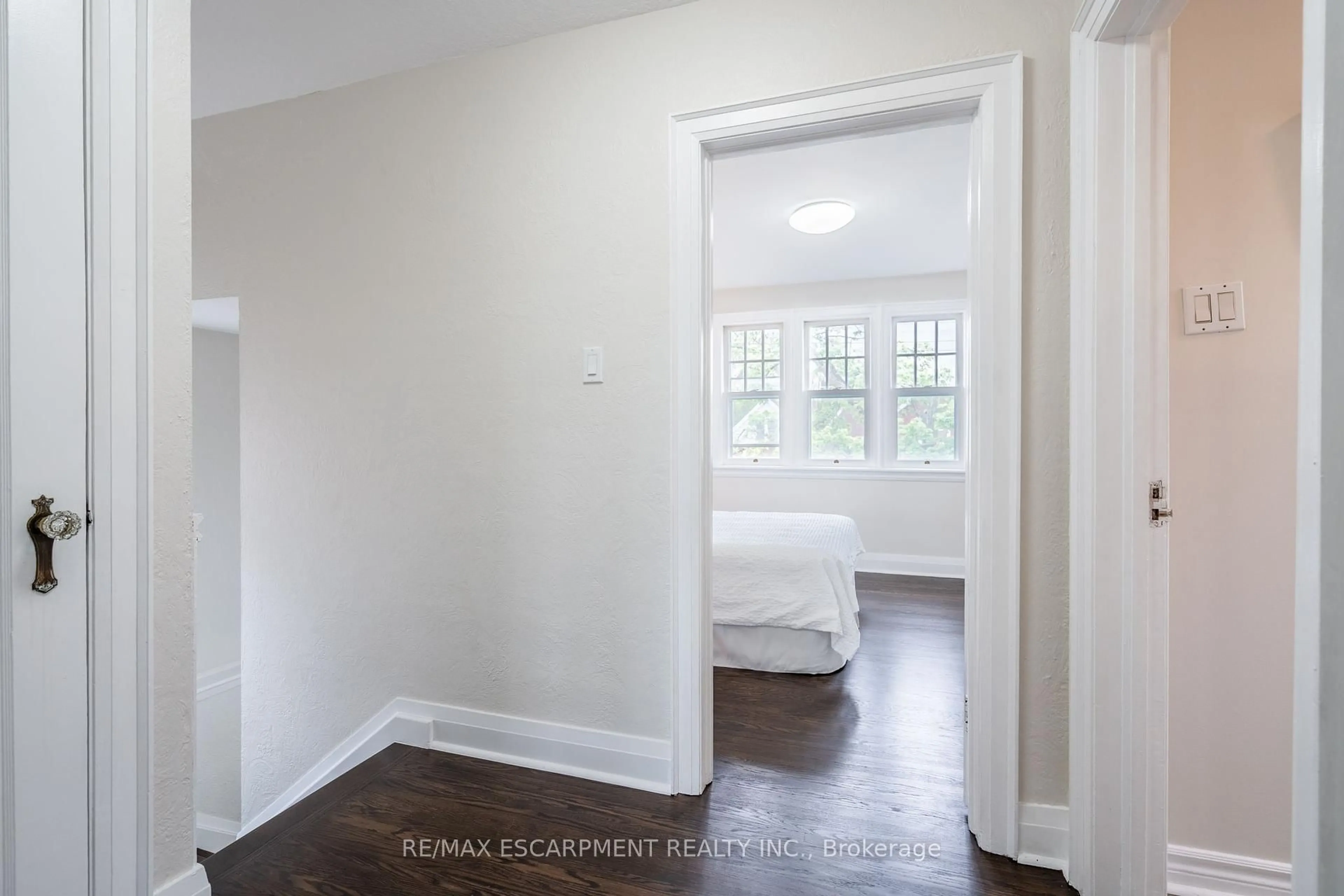 A pic of a room for 11 Huxley Ave, Hamilton Ontario L8K 2P5