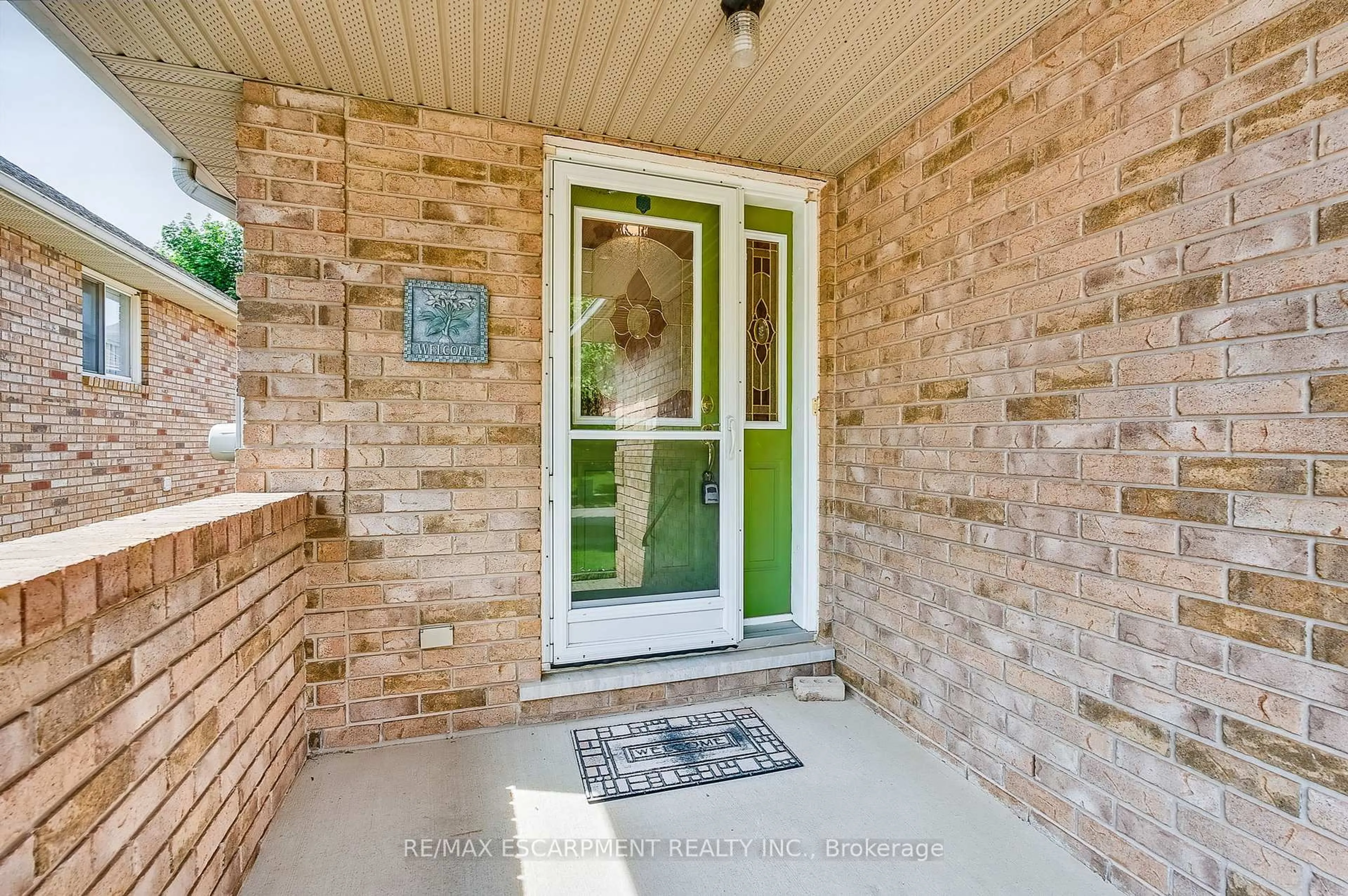 Indoor entryway for 47 Longyear Dr, Hamilton Ontario L8B 0N8