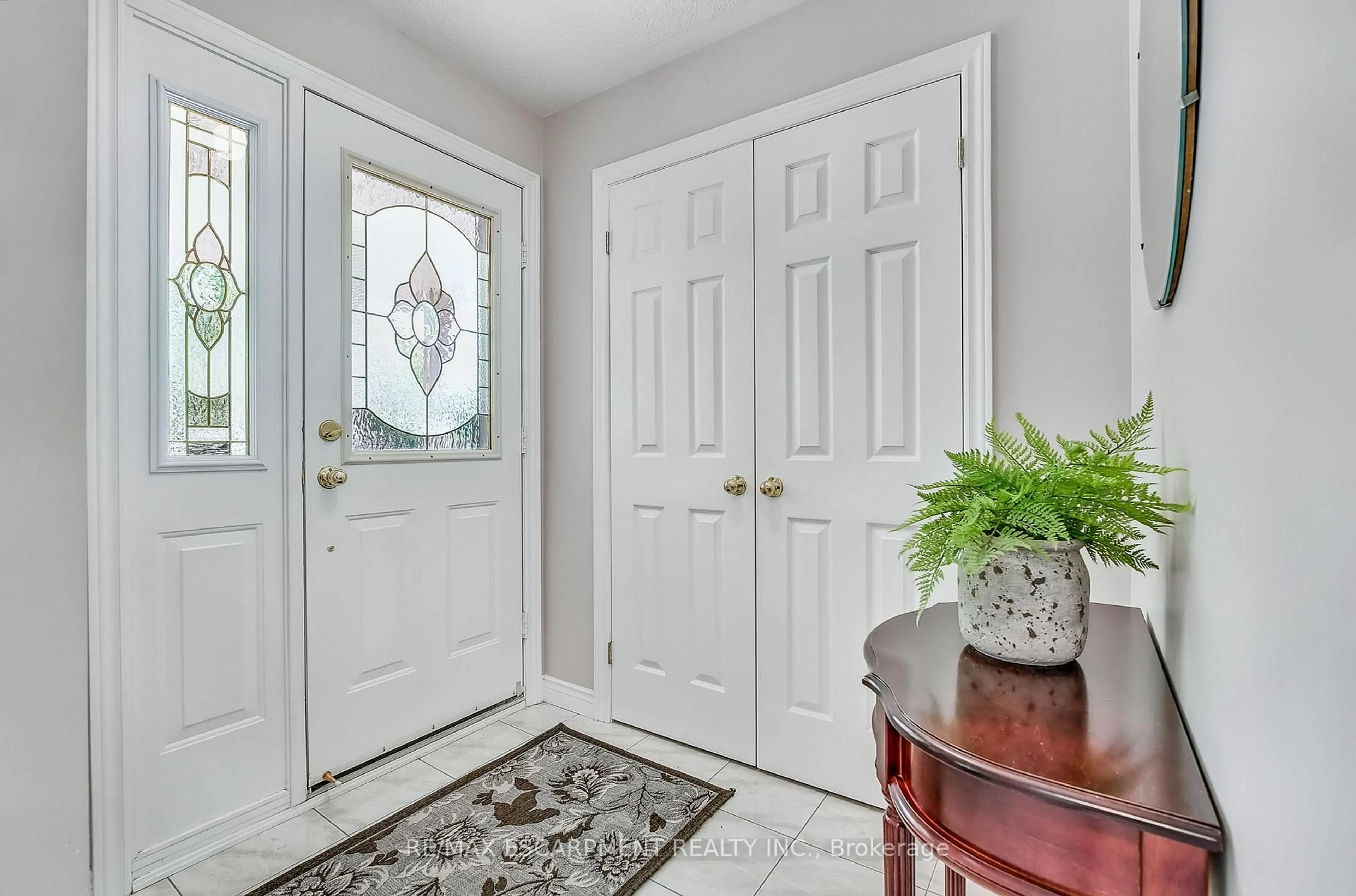 Indoor entryway for 47 Longyear Dr, Hamilton Ontario L8B 0N8