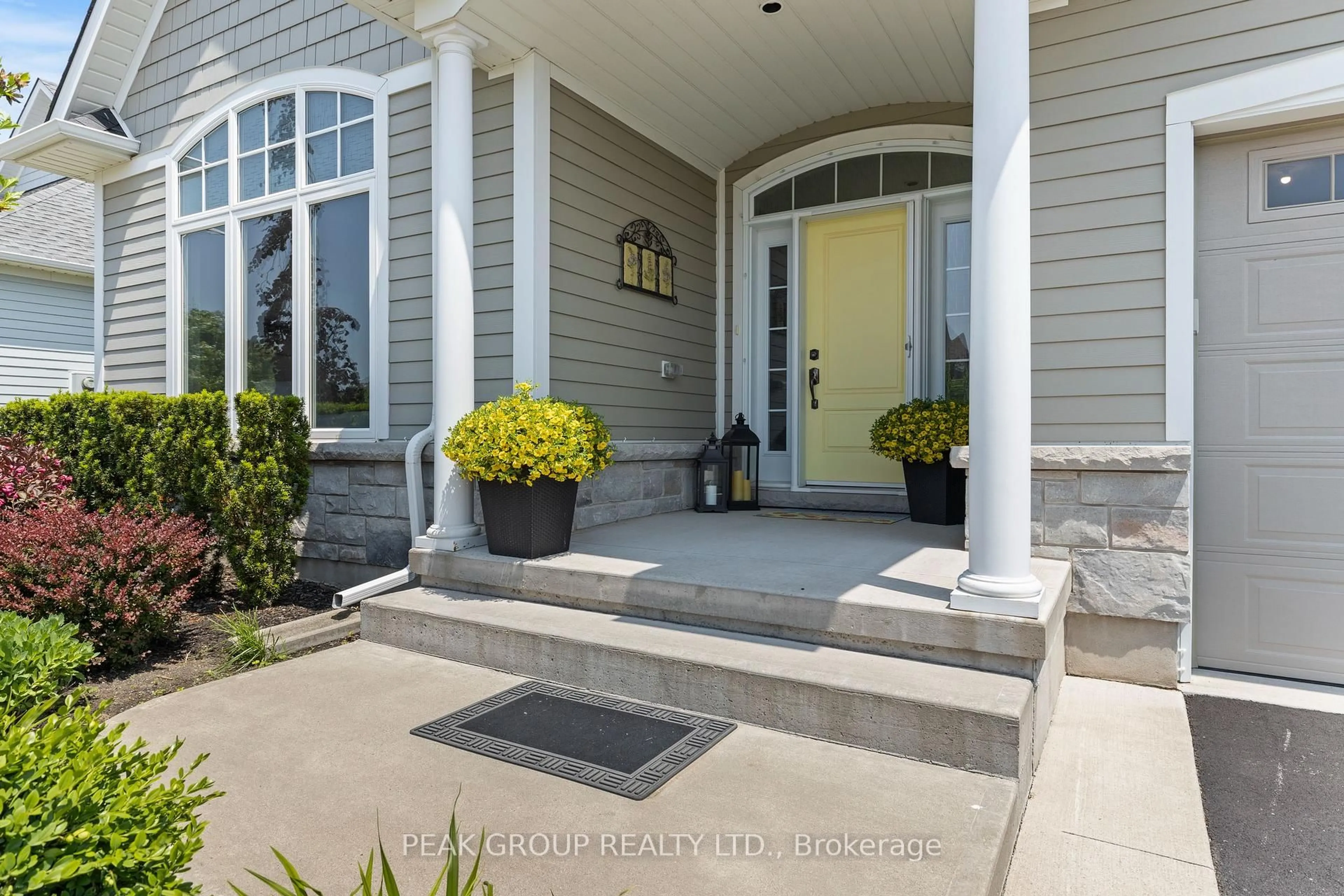 Indoor entryway for 52 DERBYSHIRE Dr, Fort Erie Ontario L0S 1N0