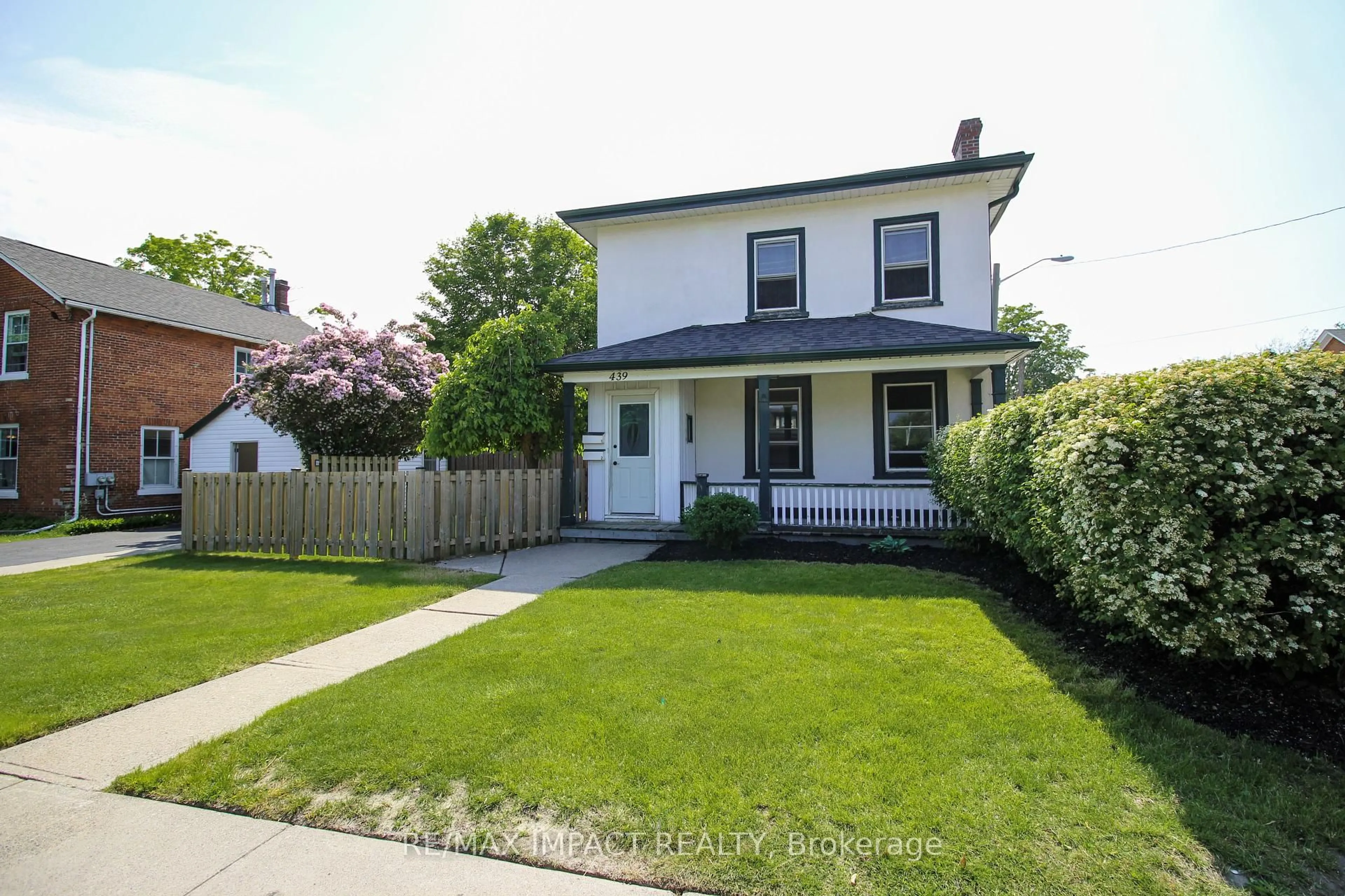 A pic from outside/outdoor area/front of a property/back of a property/a pic from drone, street for 439 Division St, Cobourg Ontario K9A 3R8