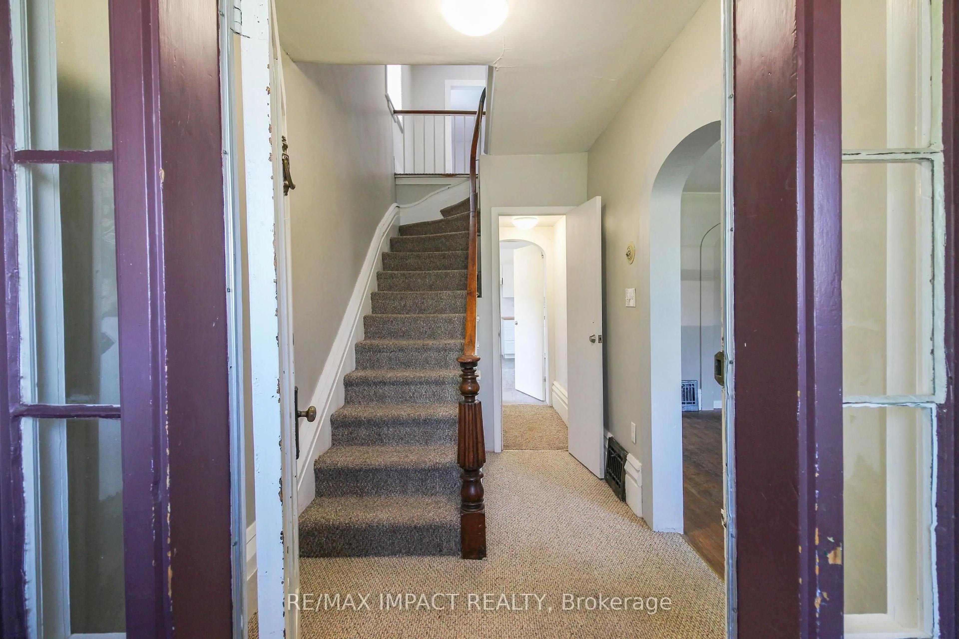 Indoor foyer for 439 Division St, Cobourg Ontario K9A 3R8