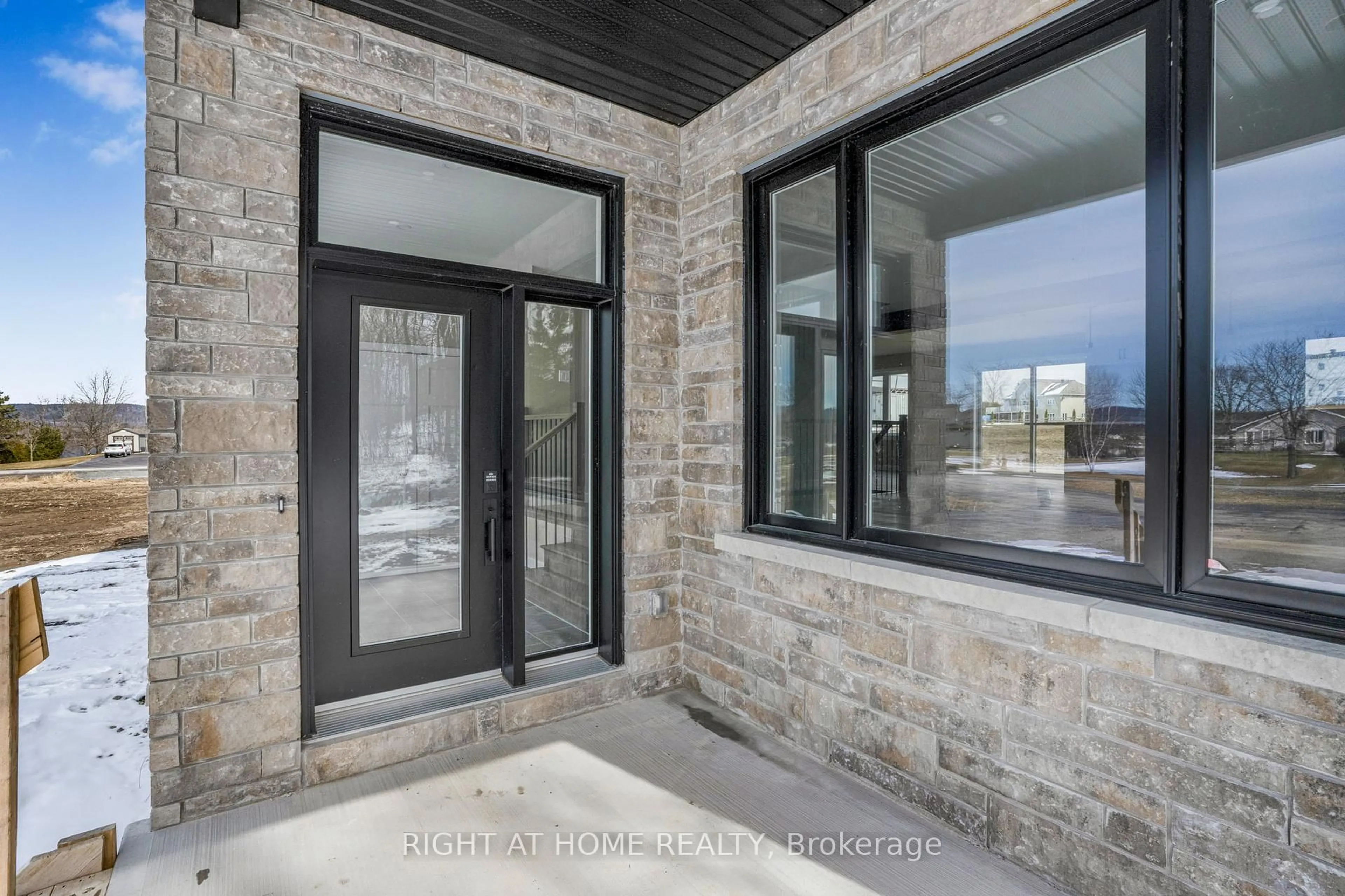 Indoor entryway for 170 Gascon St, Alfred and Plantagenet Ontario K0B 1J0