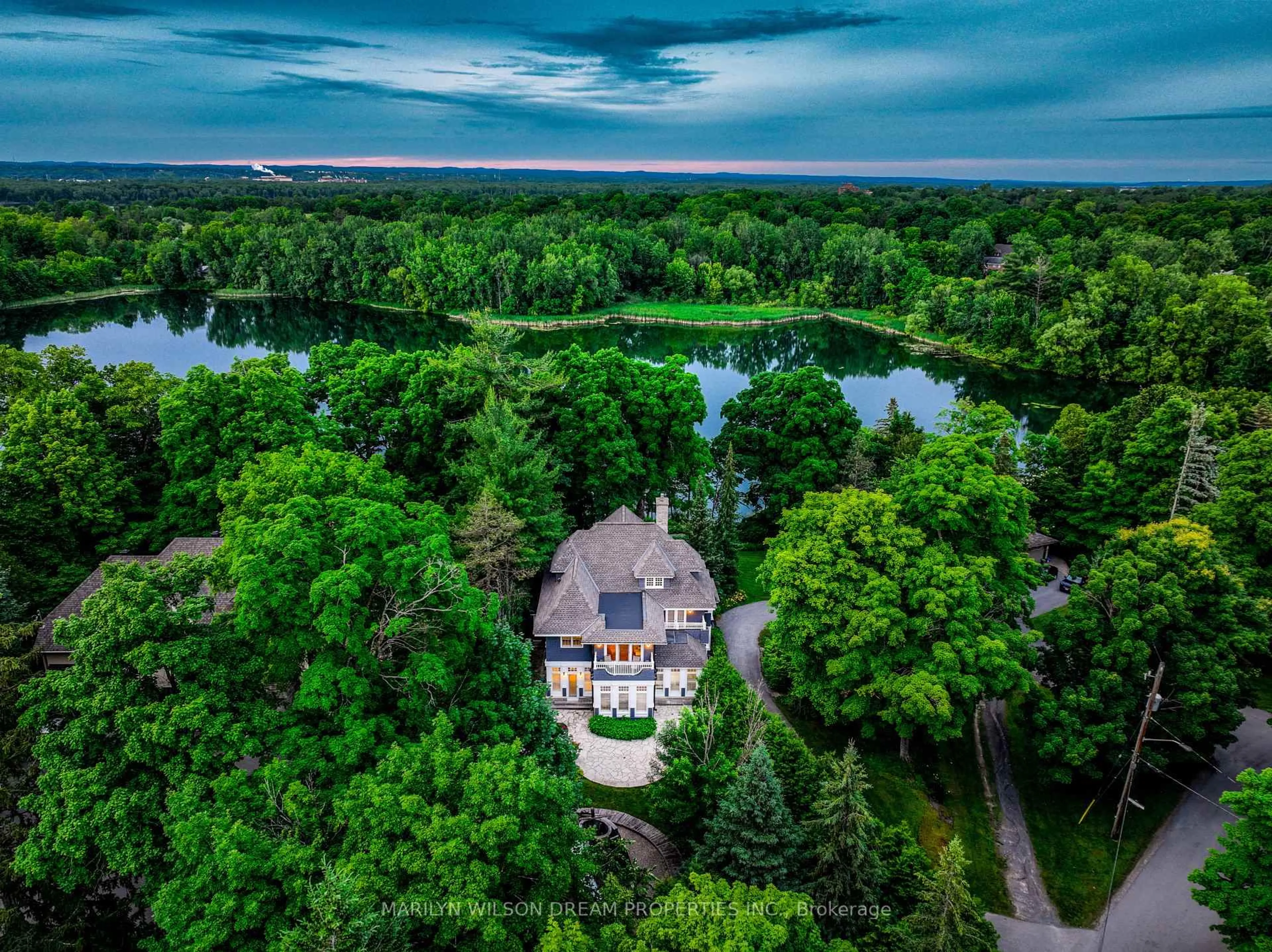 A pic from outside/outdoor area/front of a property/back of a property/a pic from drone, water/lake/river/ocean view for 597 Mariposa Ave, Ottawa Ontario K1M 0S3