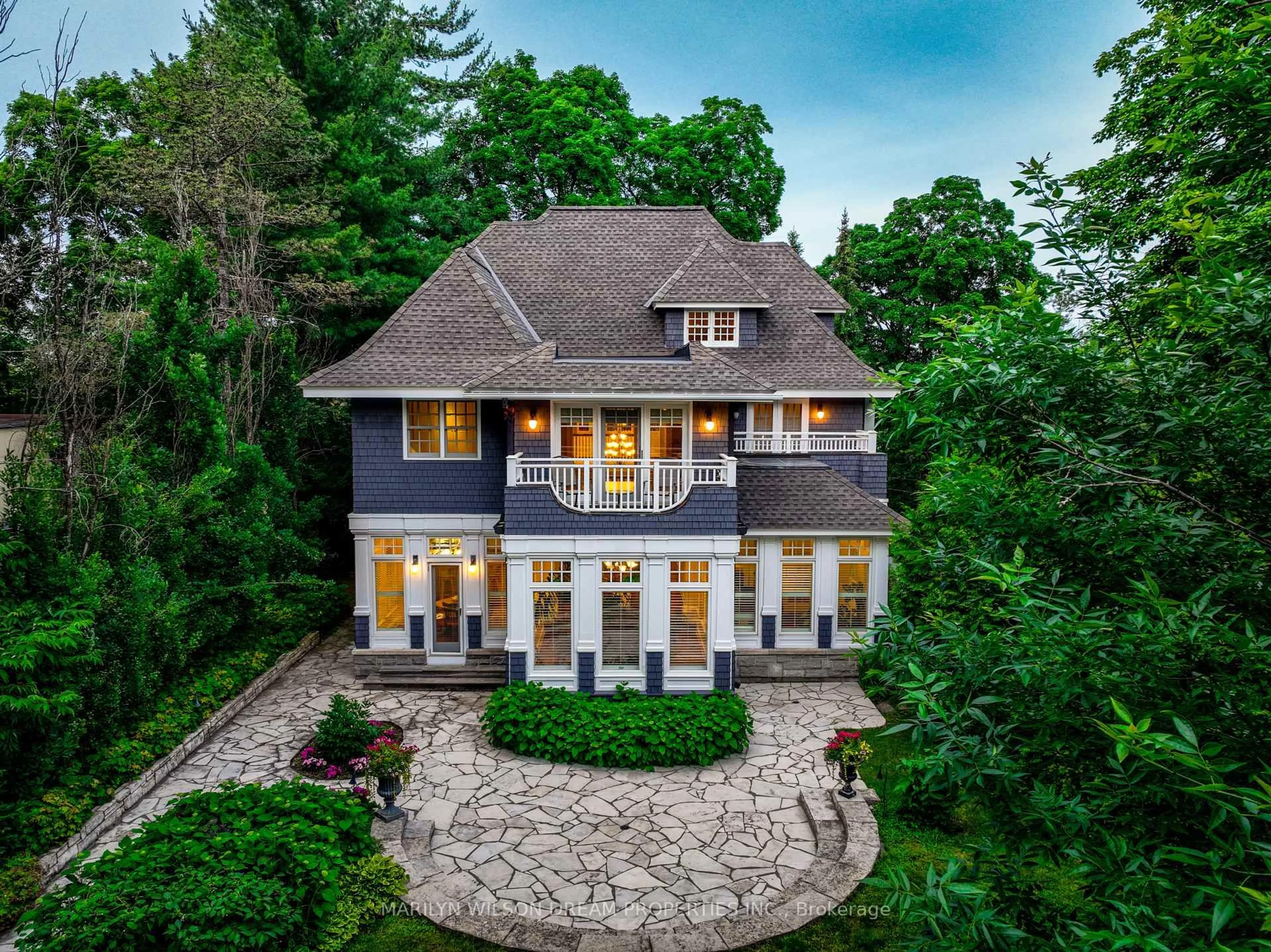 A pic from outside/outdoor area/front of a property/back of a property/a pic from drone, water/lake/river/ocean view for 597 Mariposa Ave, Ottawa Ontario K1M 0S3