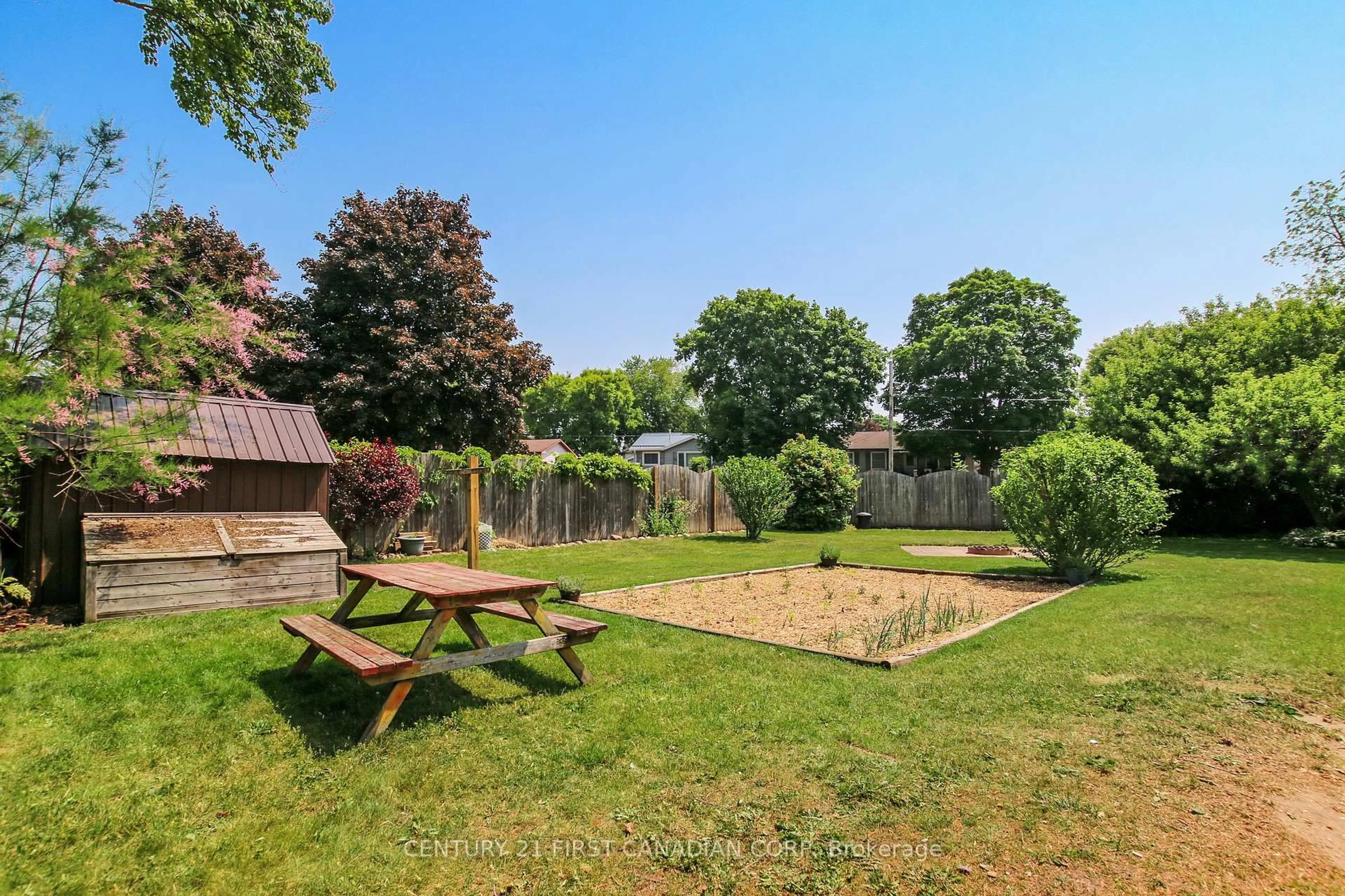Patio, unknown for 18 Verna Dr, Tillsonburg Ontario N4G 2M9