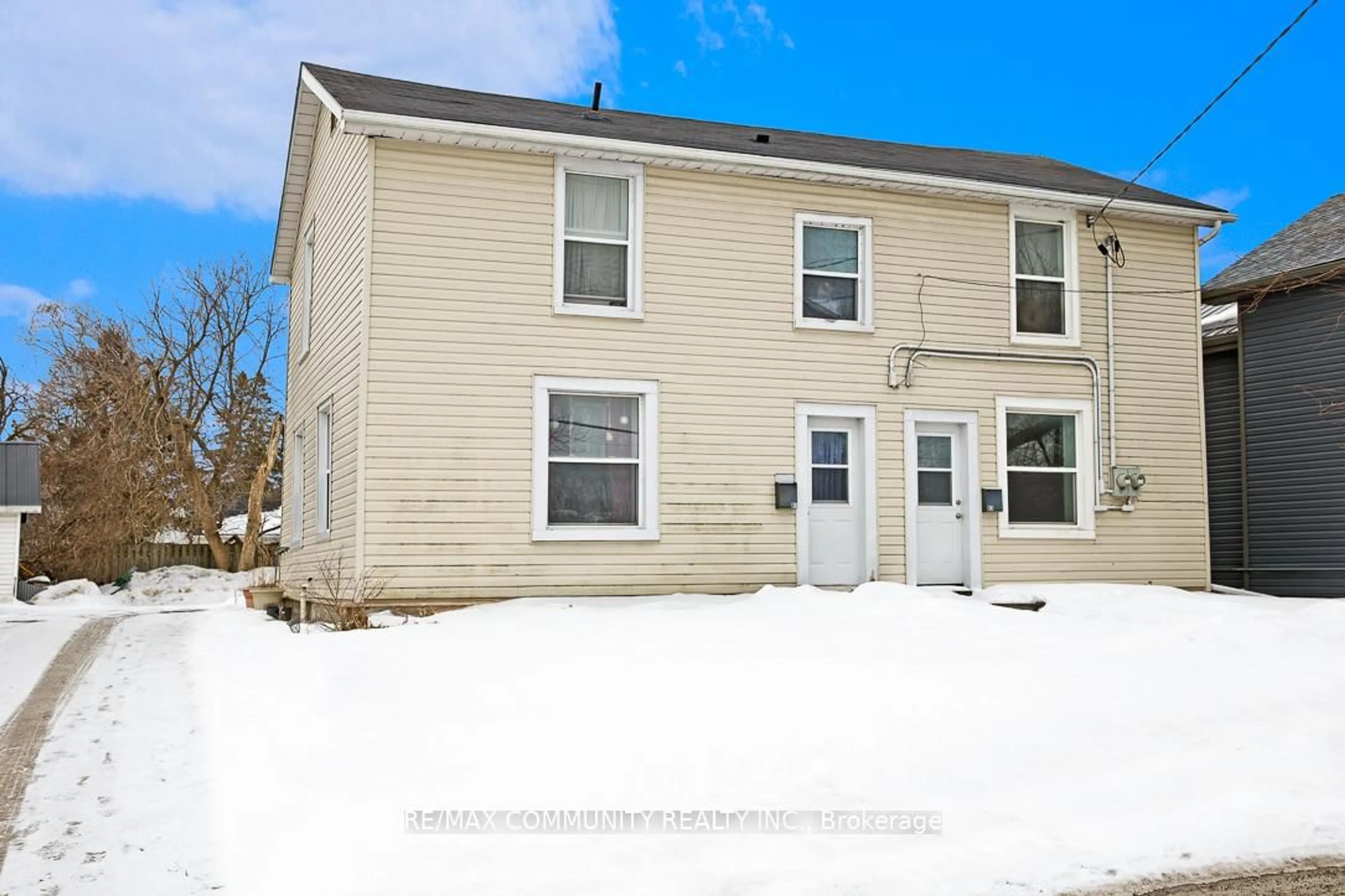 Unknown for 81-83 Moira St, Belleville Ontario K8P 1S7
