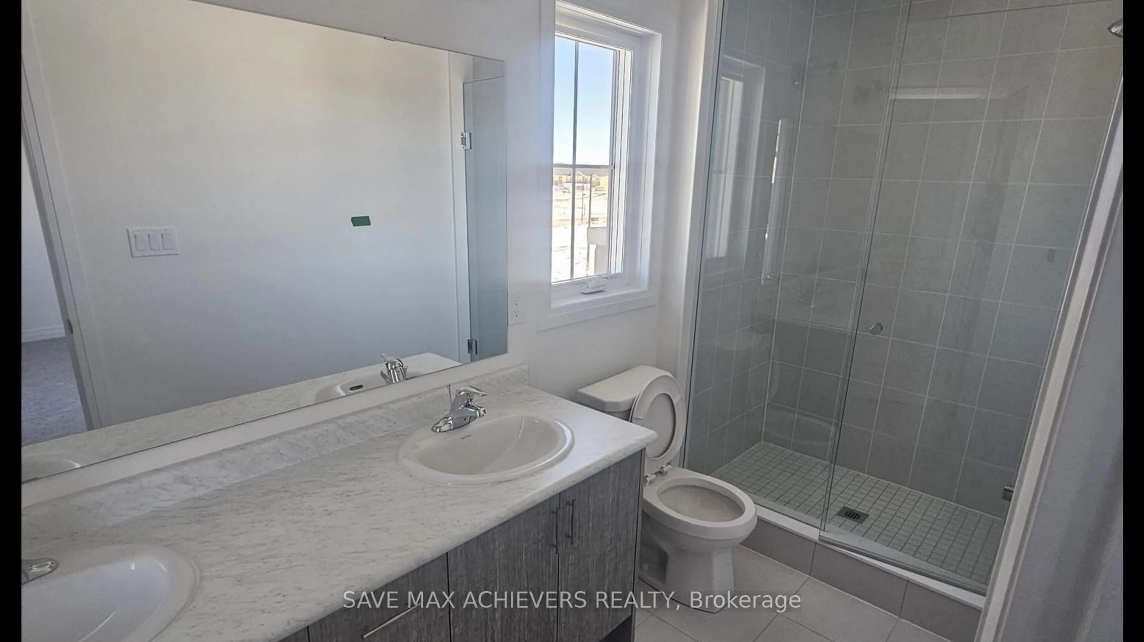 Standard bathroom, ceramic/tile floor for 400 Newman Dr #43, Cambridge Ontario N1S 5C2