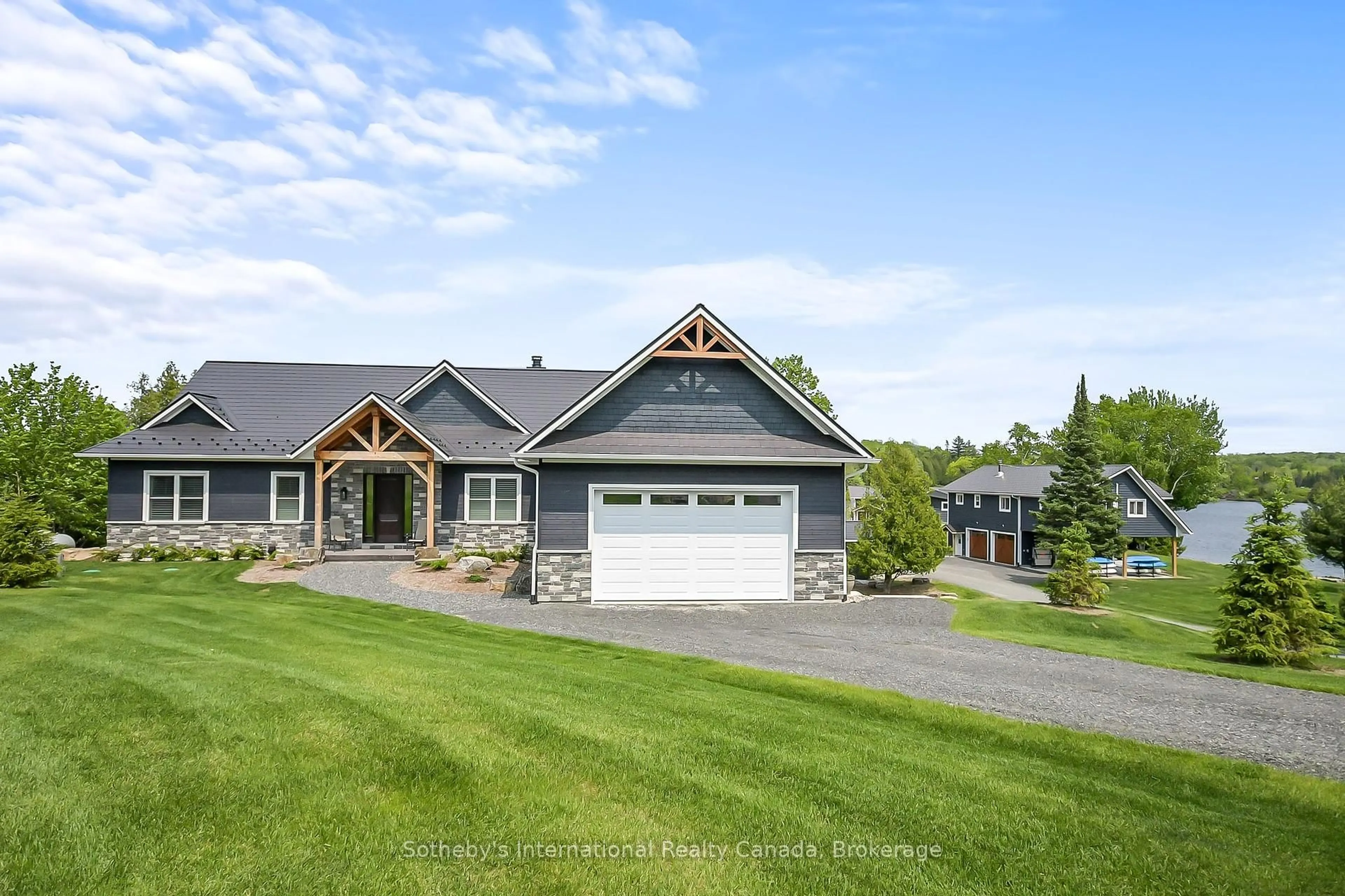 Home with vinyl exterior material, unknown for 19 Bears Paw, Whitestone Ontario P0A 1G0