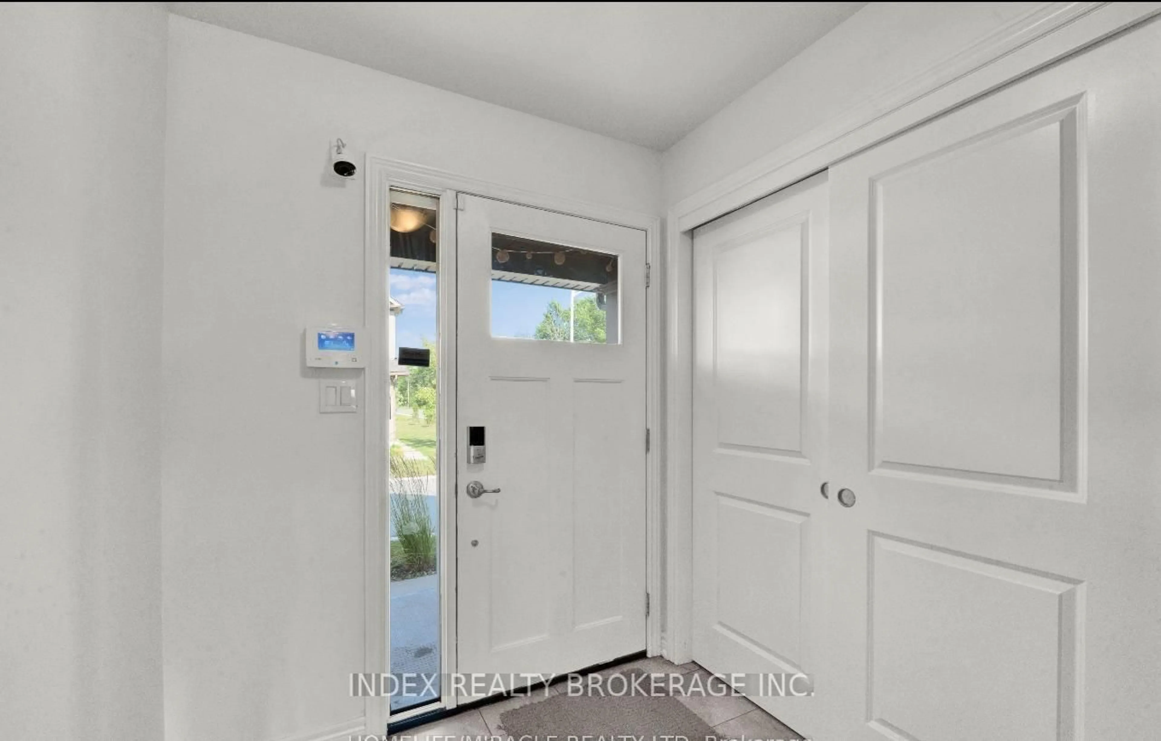 Indoor entryway for 7945 Oldfield Rd #35, Niagara Falls Ontario L2G 0Z4