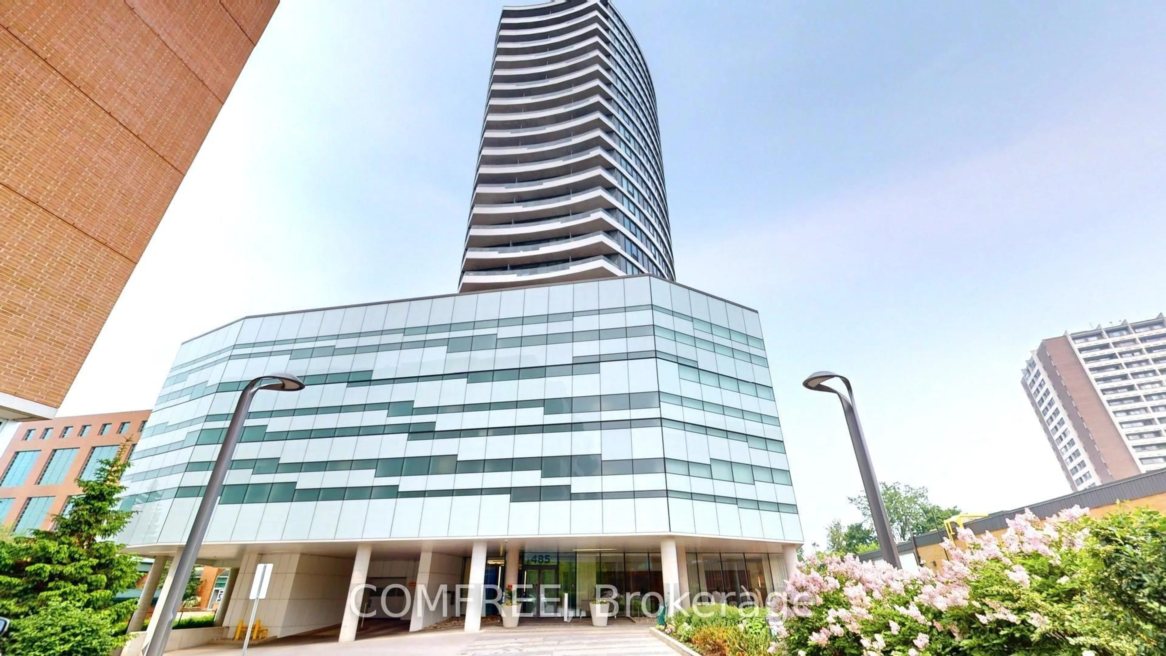 Indoor foyer for 485 Richmond Rd #6, Ottawa Ontario K2A 3W9