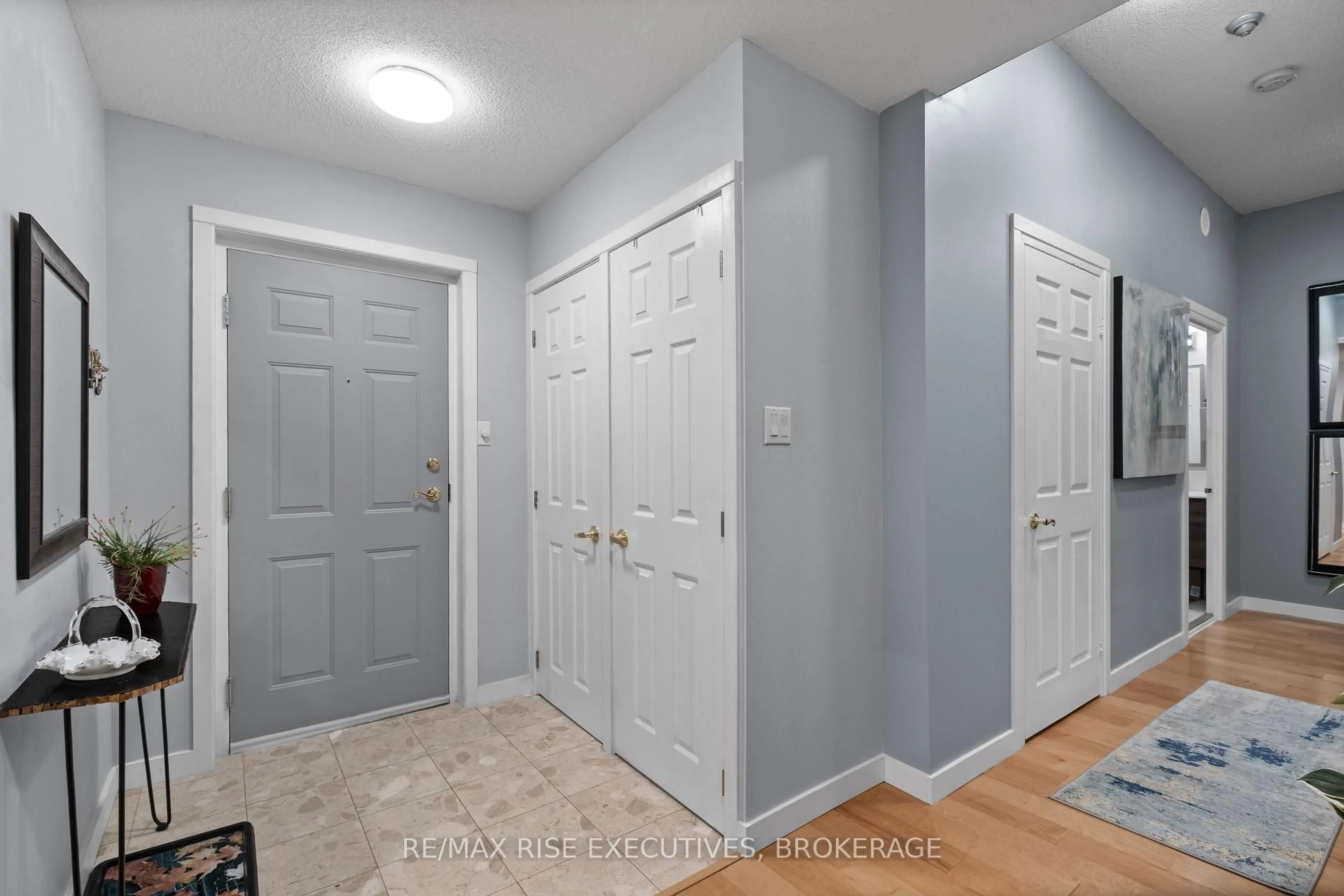Indoor entryway for 1000 KING St #102, Kingston Ontario K7M 8H3