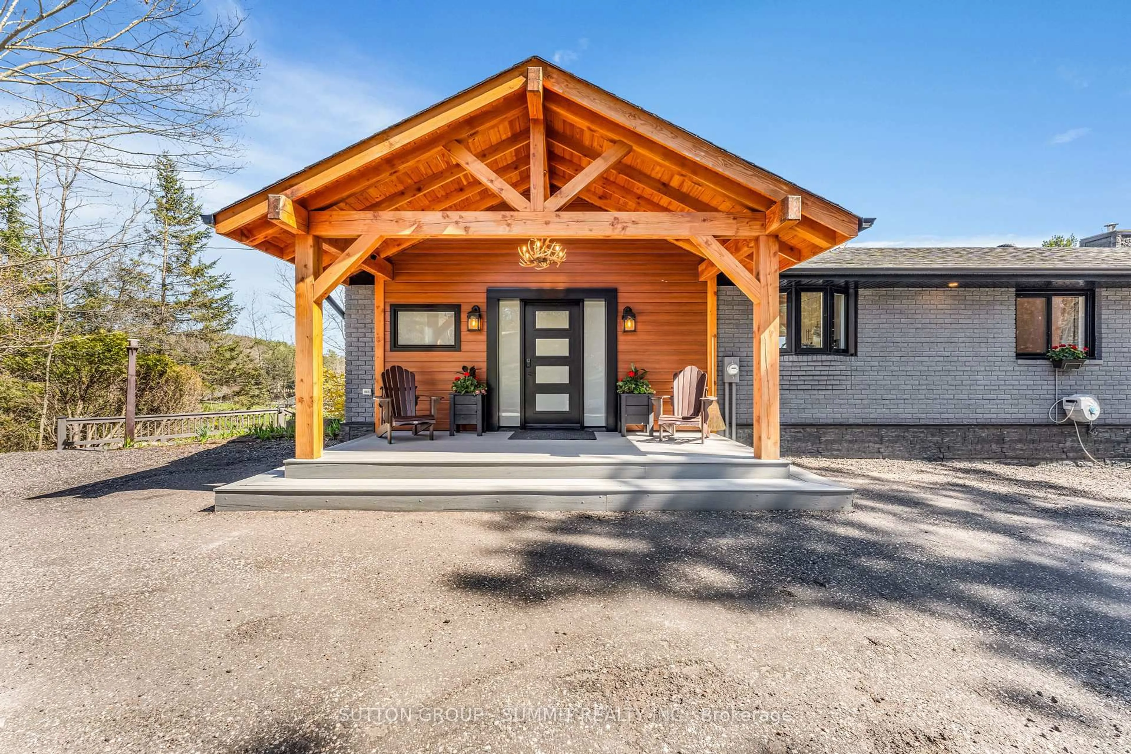 Indoor entryway for 1 WINDY Lane, McDougall Ontario P2A 2W9