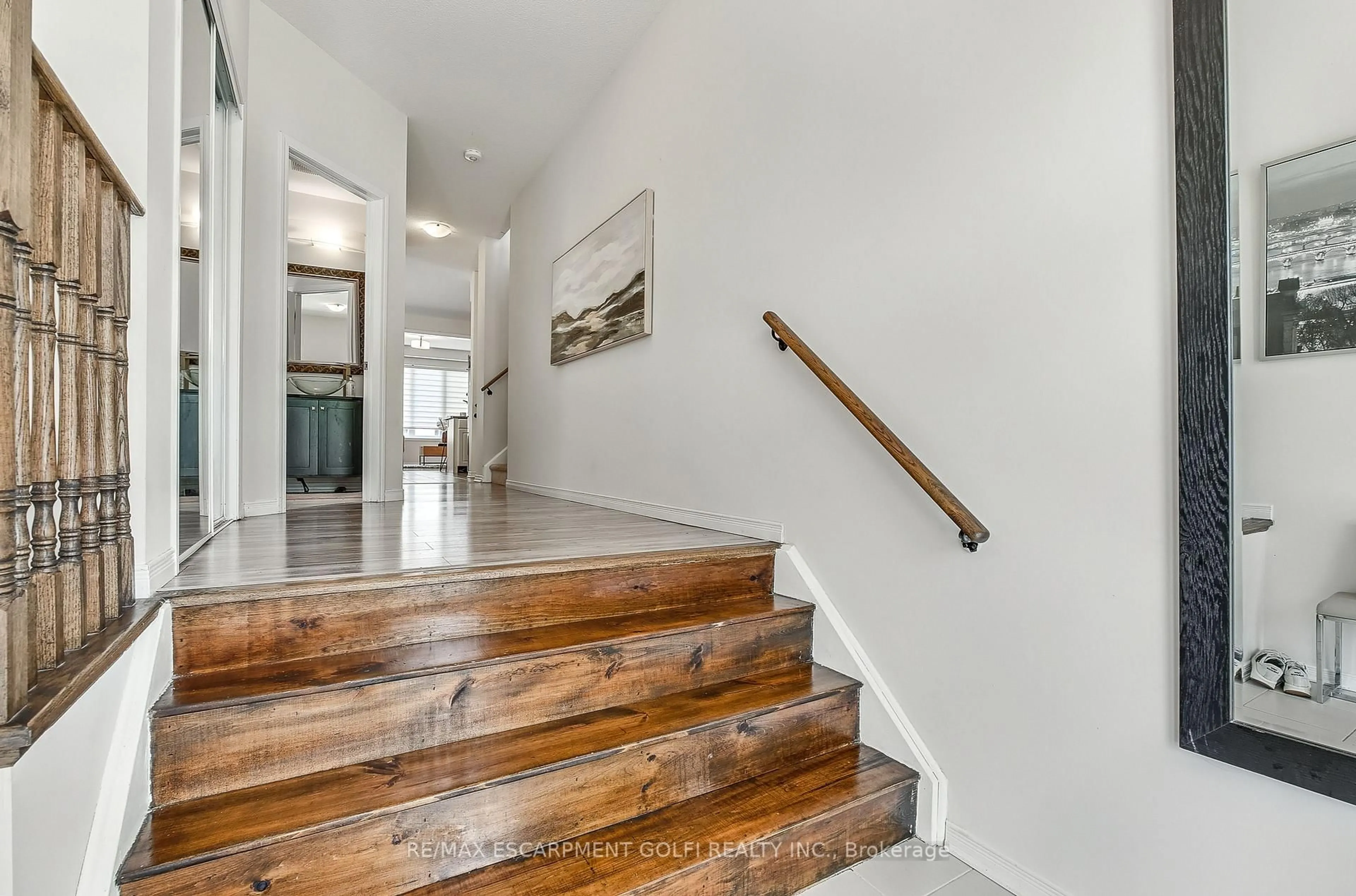 Indoor entryway for 41 Sumac Dr, Haldimand Ontario N3W 0C2