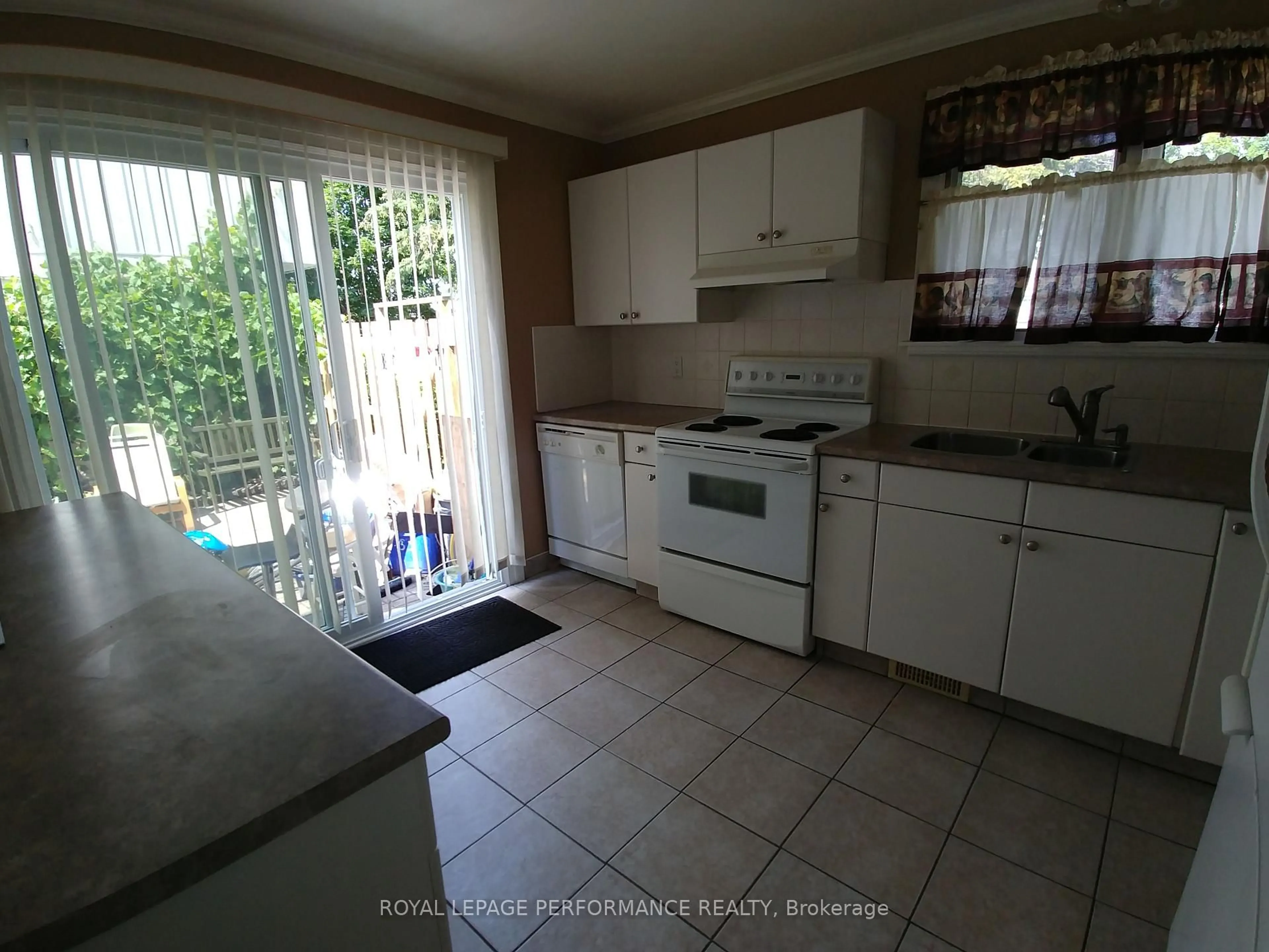 Standard kitchen, ceramic/tile floor for 2063 Jasmine Cres #63, Ottawa Ontario K1J 7W2