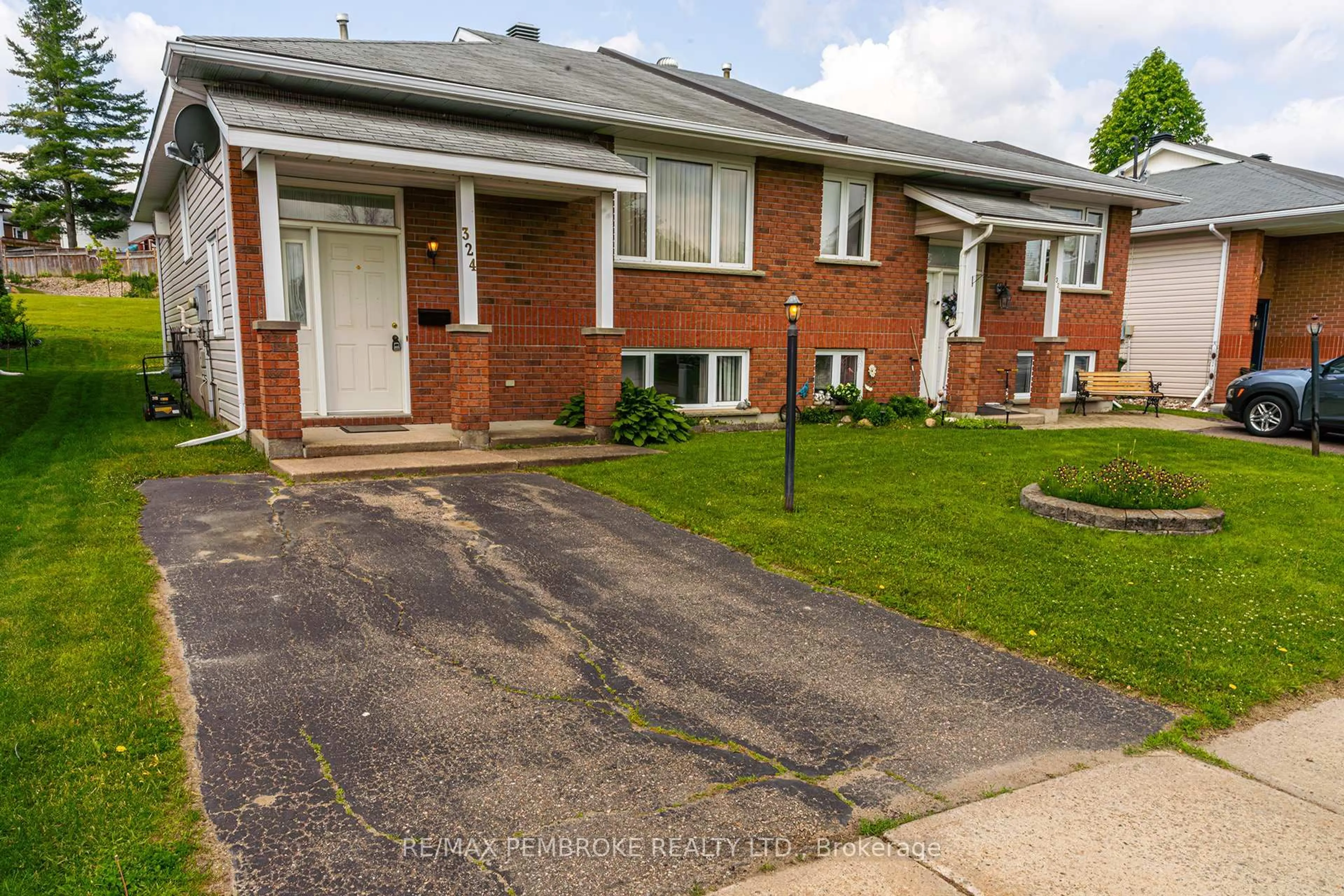 A pic from outside/outdoor area/front of a property/back of a property/a pic from drone, street for 324 Matheson Dr, Pembroke Ontario K8A 8M2