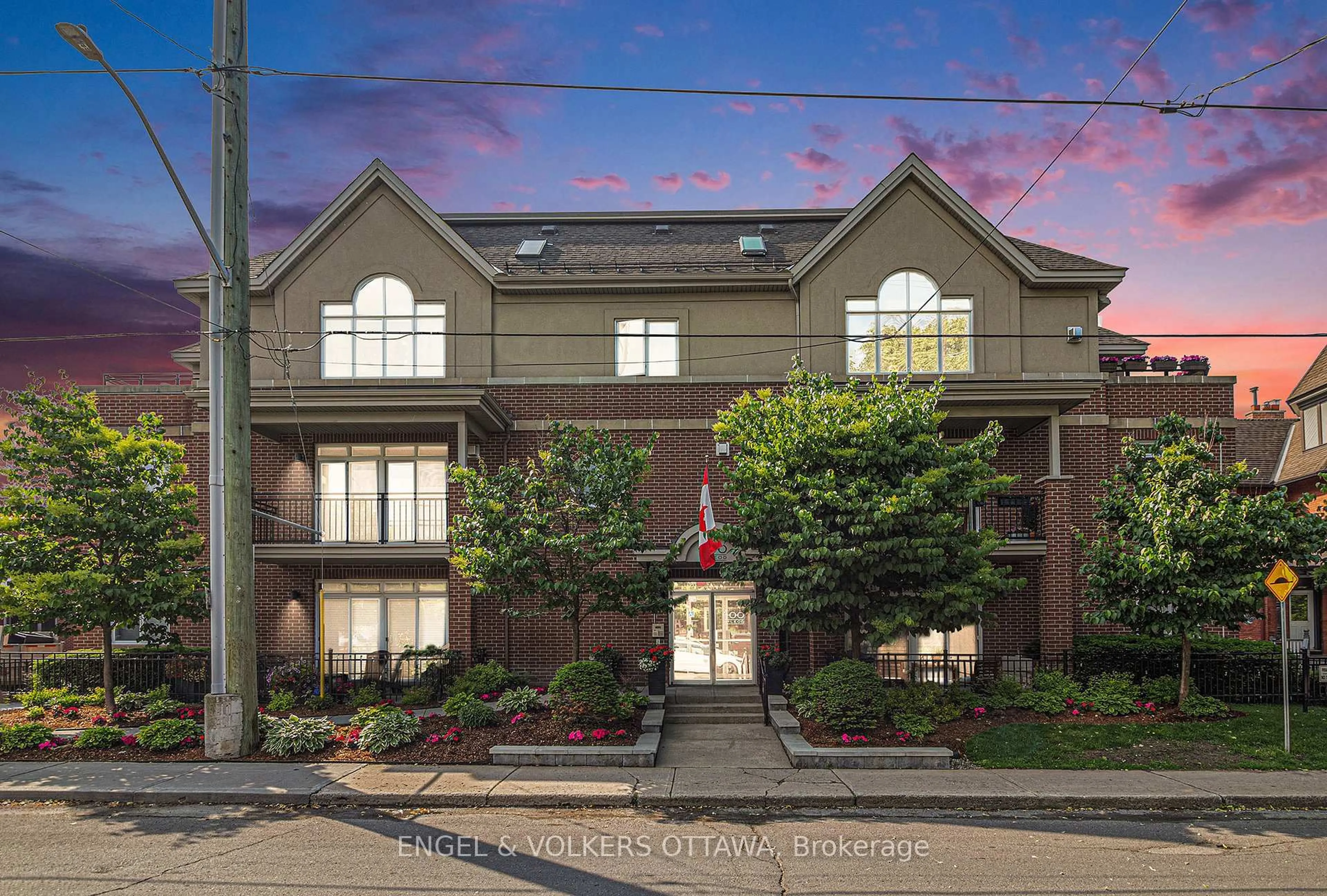 Home with brick exterior material, unknown for 400 Mcleod St #104, Ottawa Ontario K2P 1A6