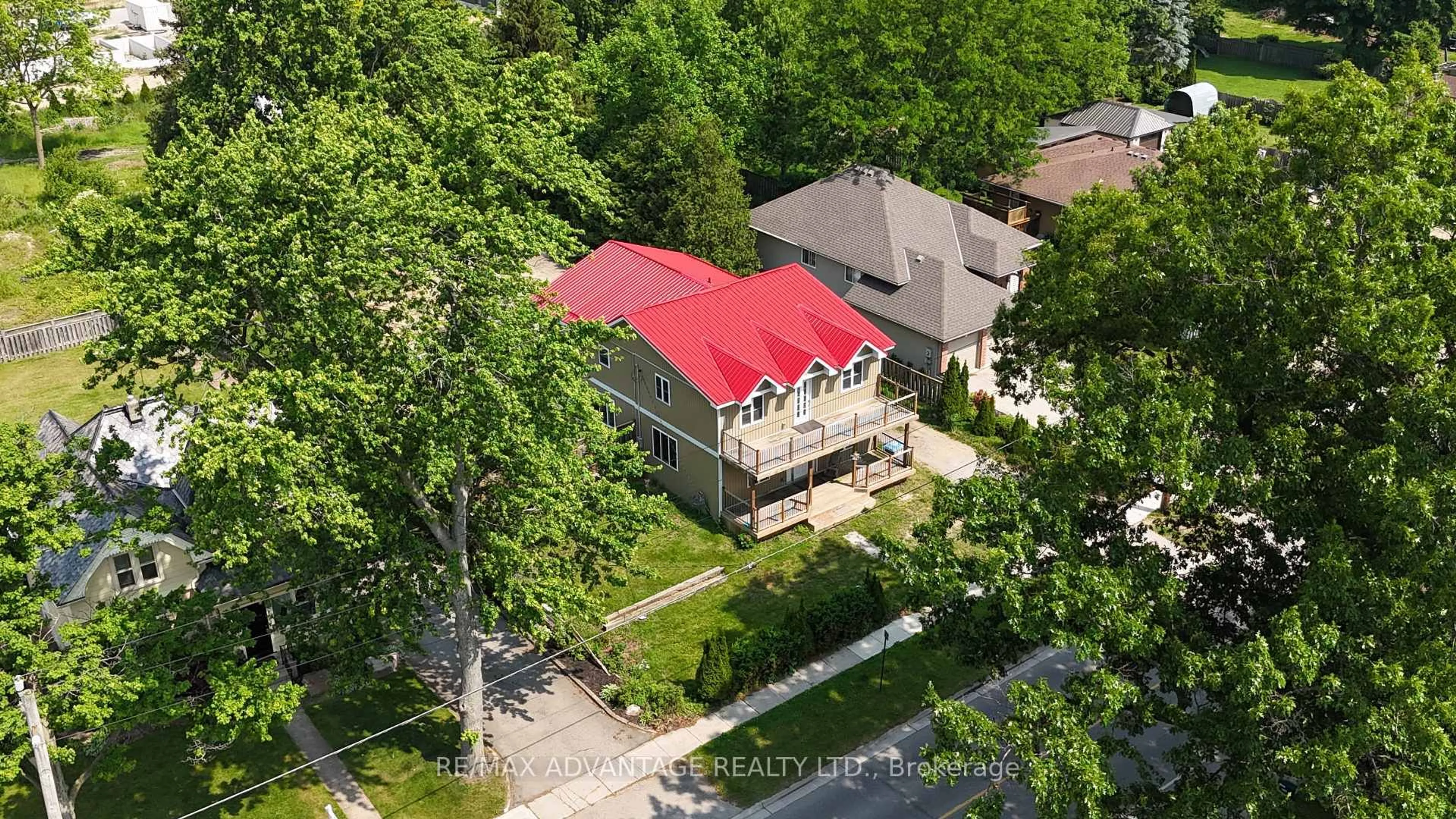 A pic from outside/outdoor area/front of a property/back of a property/a pic from drone, street for 8566 Glendon Dr, Strathroy Caradoc Ontario N0L 1W0