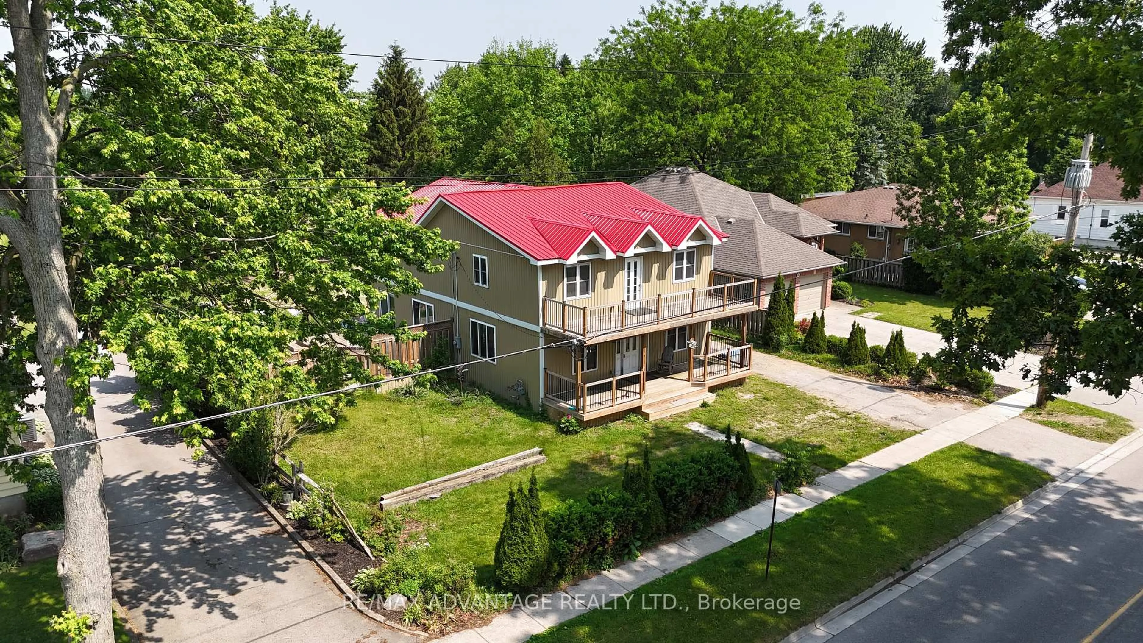 A pic from outside/outdoor area/front of a property/back of a property/a pic from drone, street for 8566 Glendon Dr, Strathroy Caradoc Ontario N0L 1W0