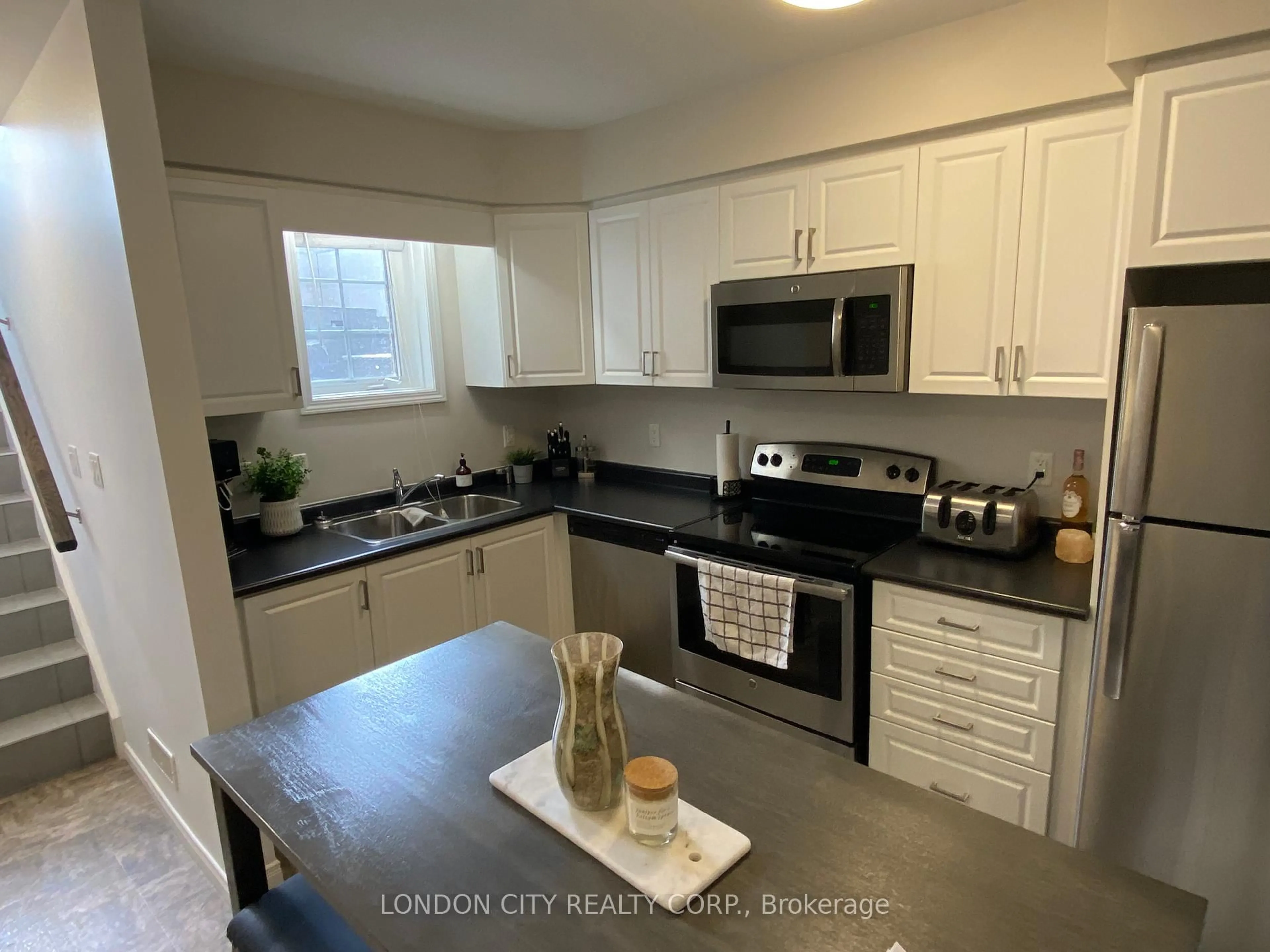 Unknown for 3200 Singleton Ave #24, London South Ontario N6L 0C7