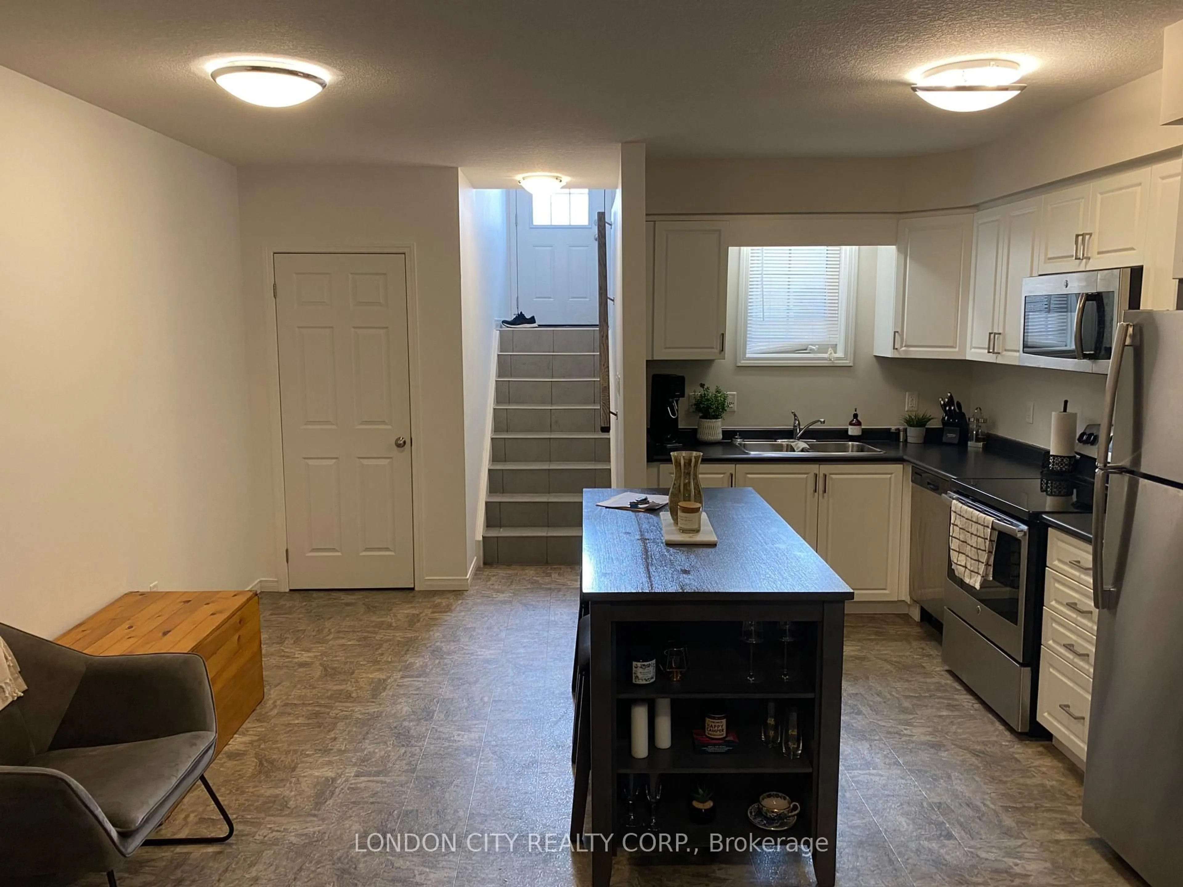 Unknown for 3200 Singleton Ave #24, London South Ontario N6L 0C7