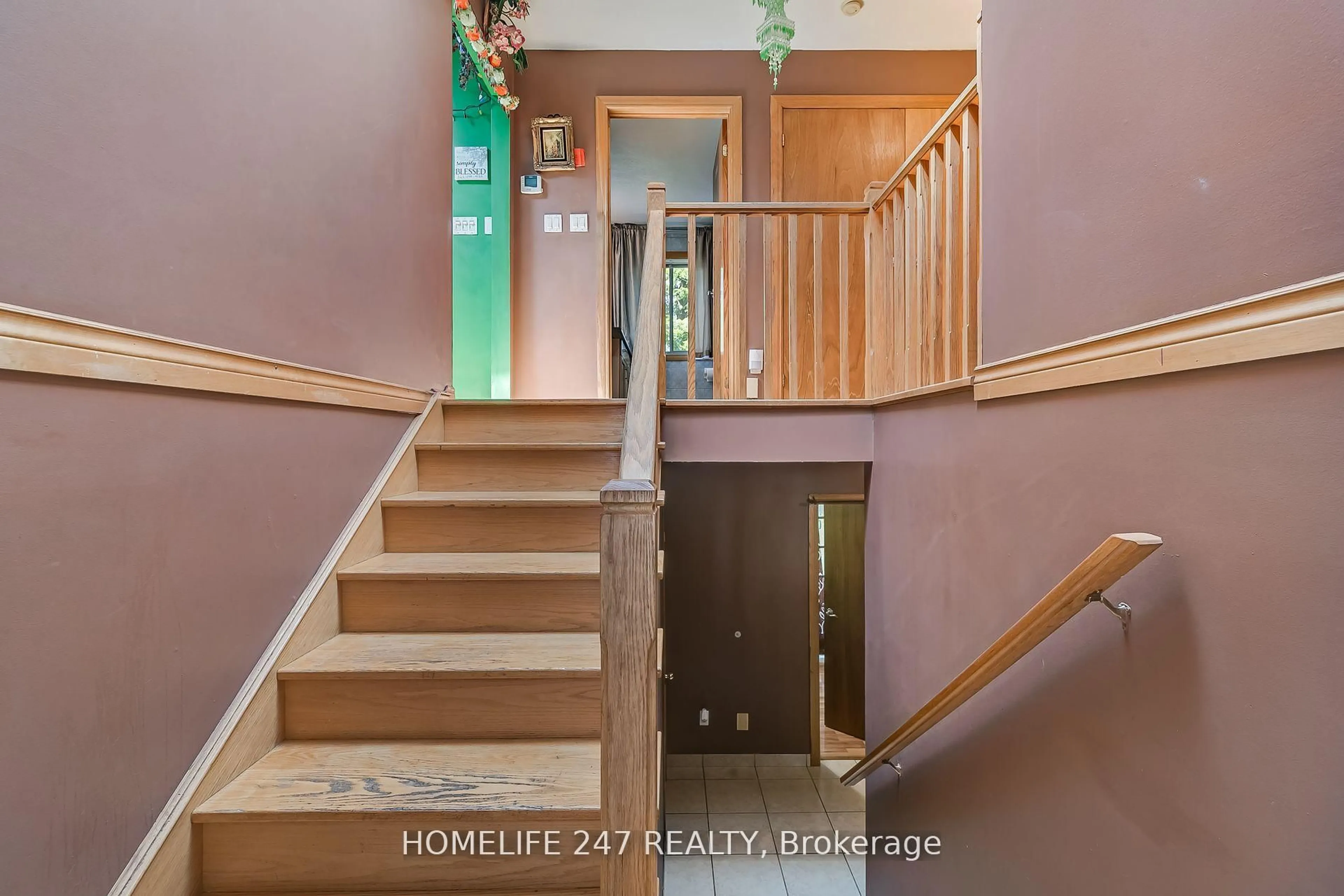 Indoor entryway for 331 Paisley Rd, Guelph Ontario N1H 2R1