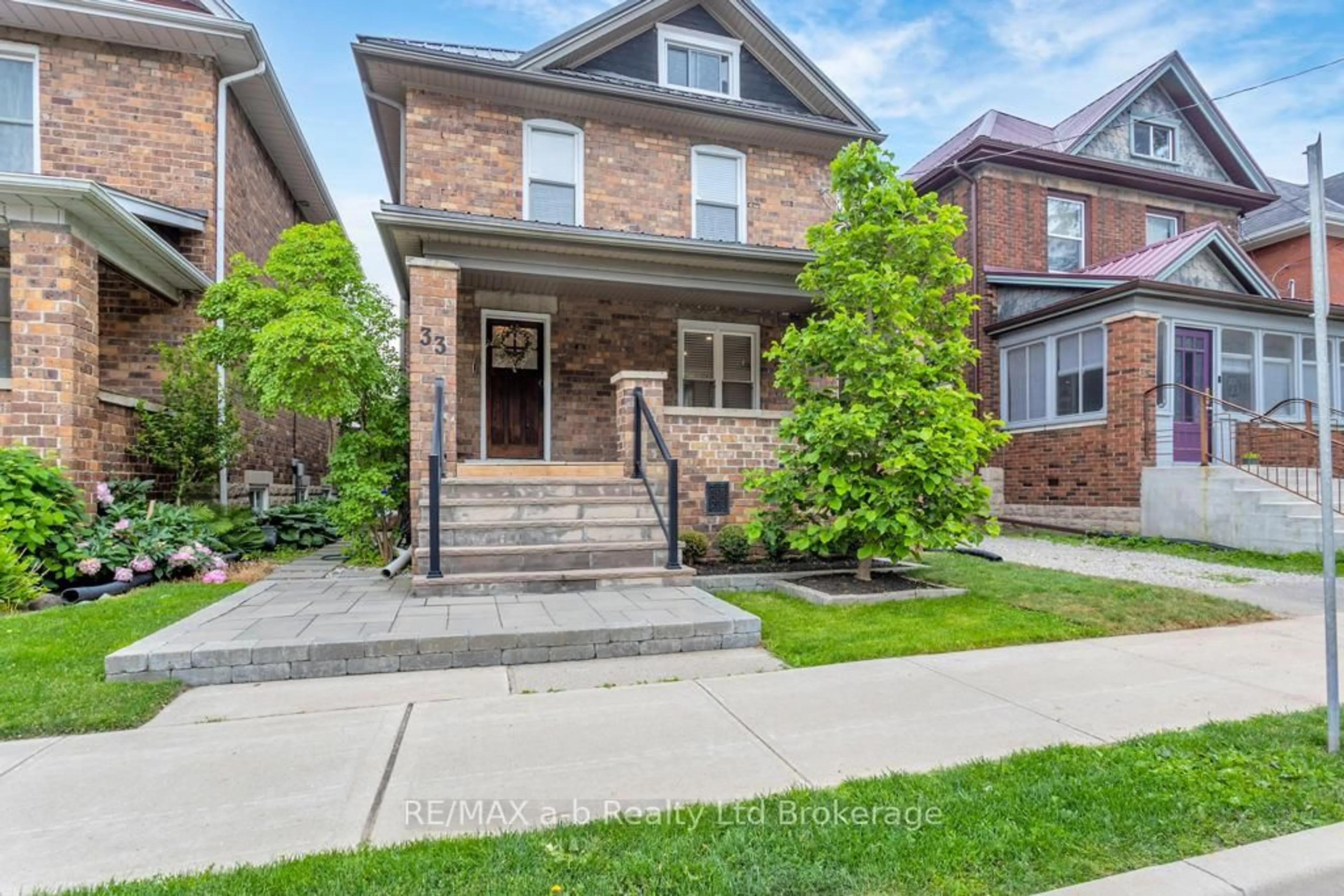 Home with brick exterior material, street for 33 Stanley St, St. Thomas Ontario N5R 3E7