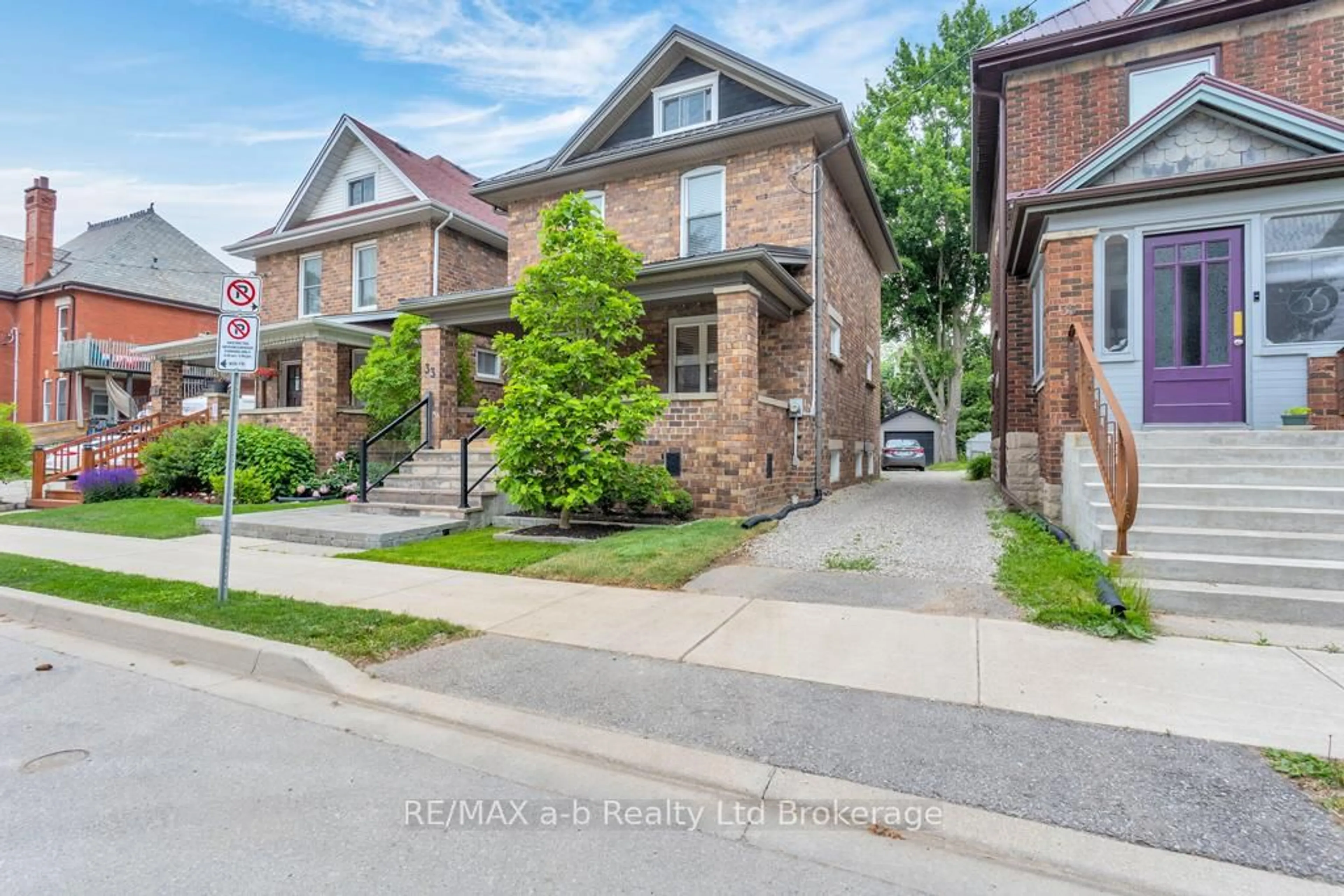 Home with brick exterior material, street for 33 Stanley St, St. Thomas Ontario N5R 3E7