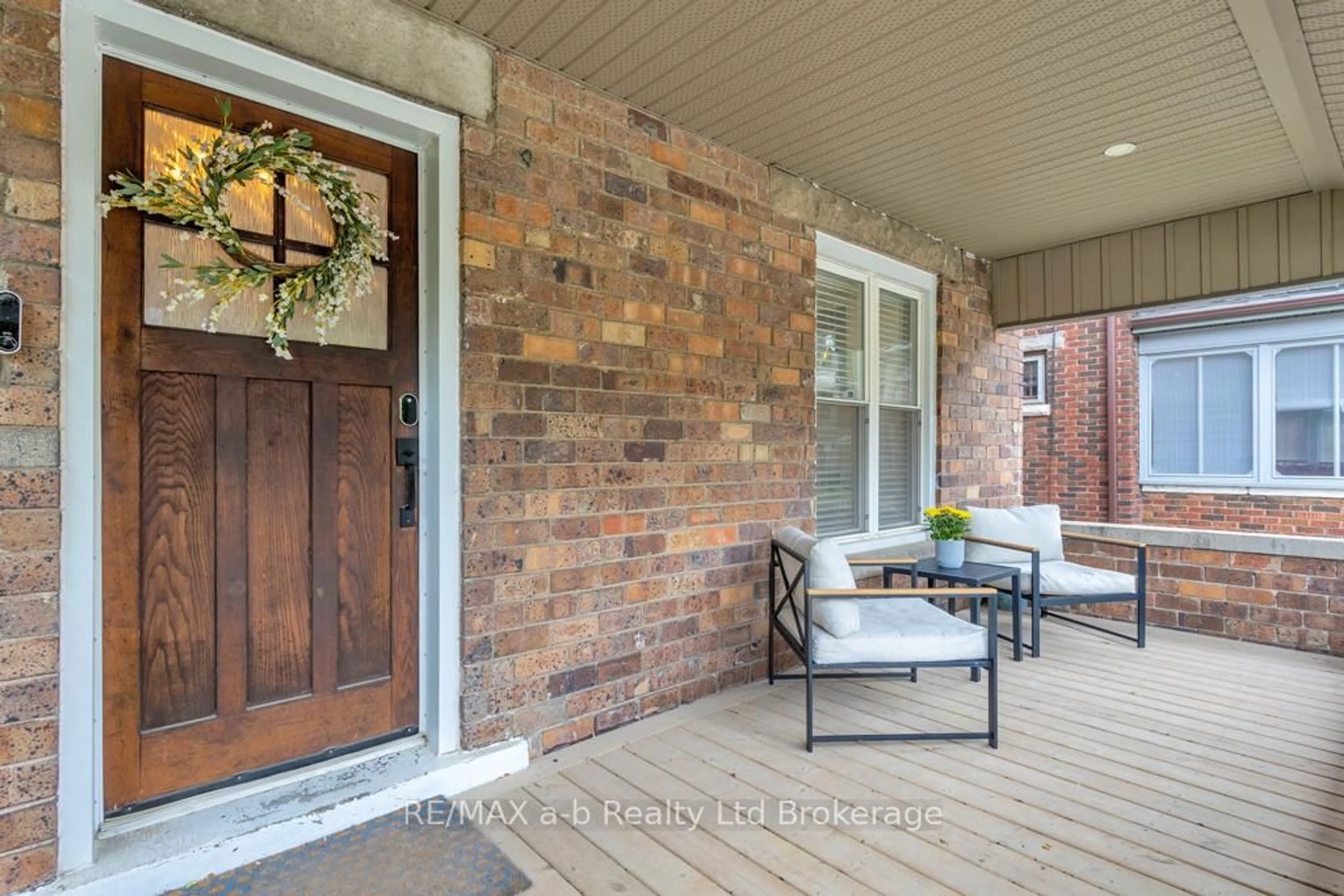 Unknown for 33 Stanley St, St. Thomas Ontario N5R 3E7