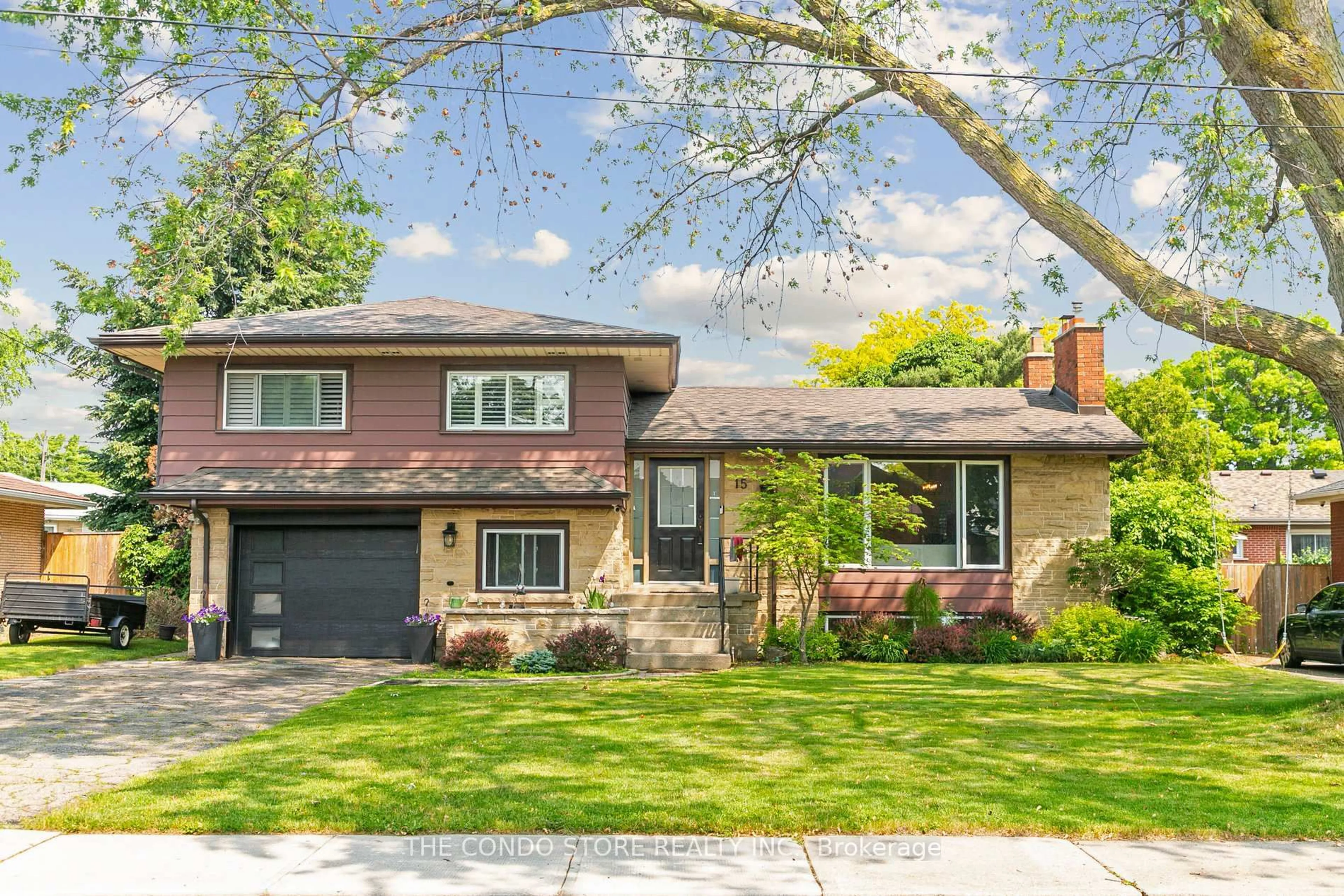 Home with brick exterior material, street for 15 Old Orchard Dr, Hamilton Ontario L8E 1E9