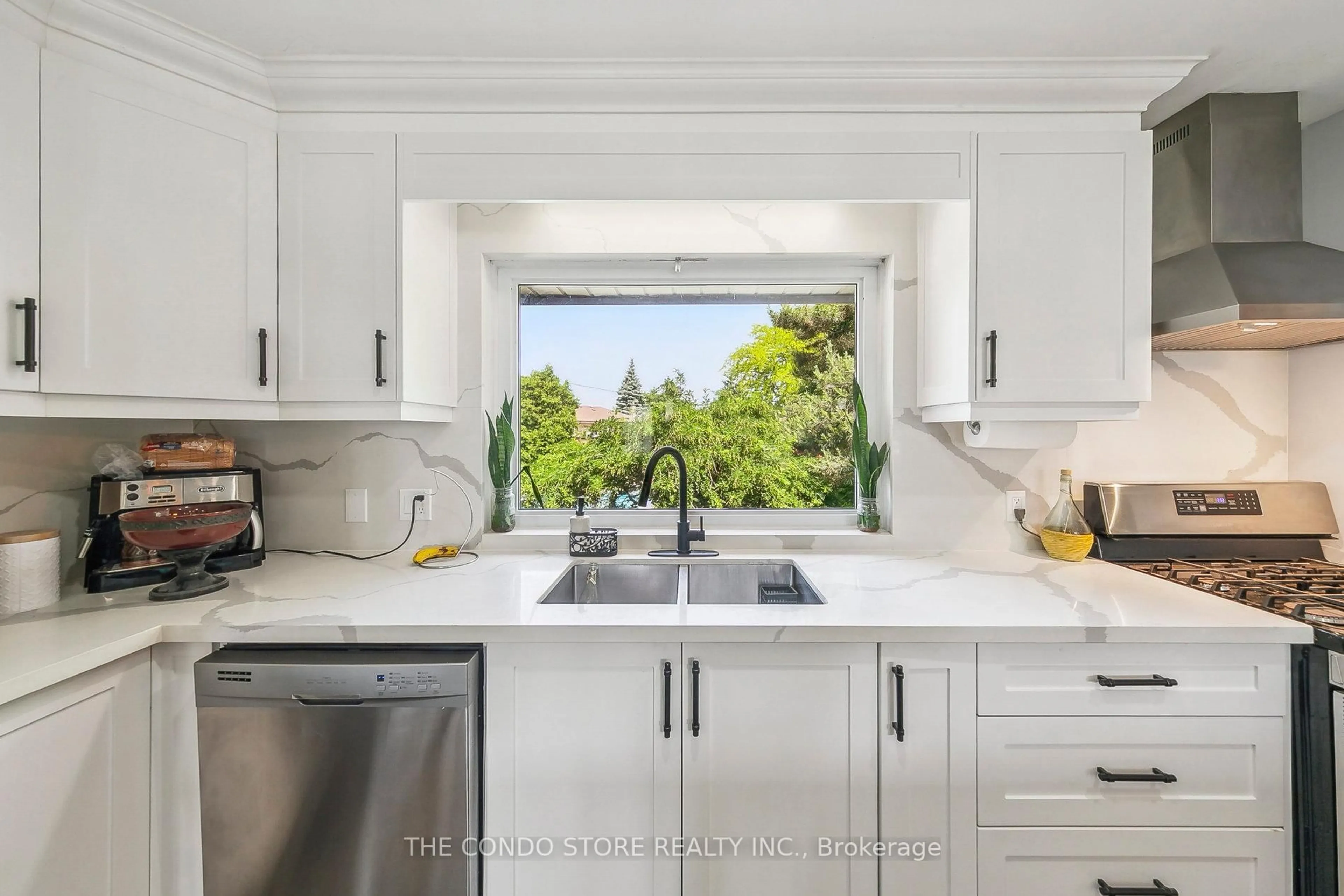 Contemporary kitchen, ceramic/tile floor for 15 Old Orchard Dr, Hamilton Ontario L8E 1E9
