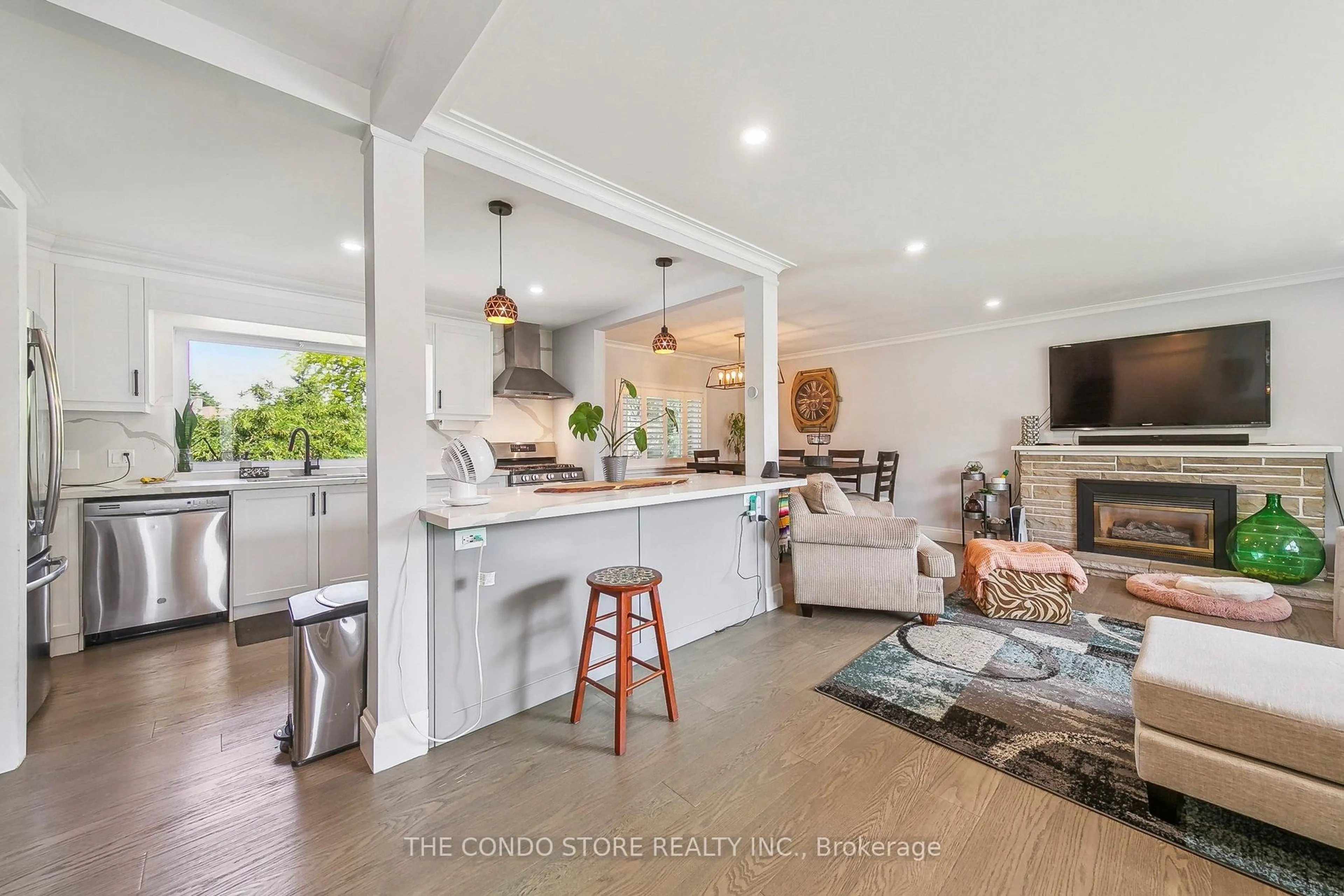Open concept kitchen, unknown for 15 Old Orchard Dr, Hamilton Ontario L8E 1E9
