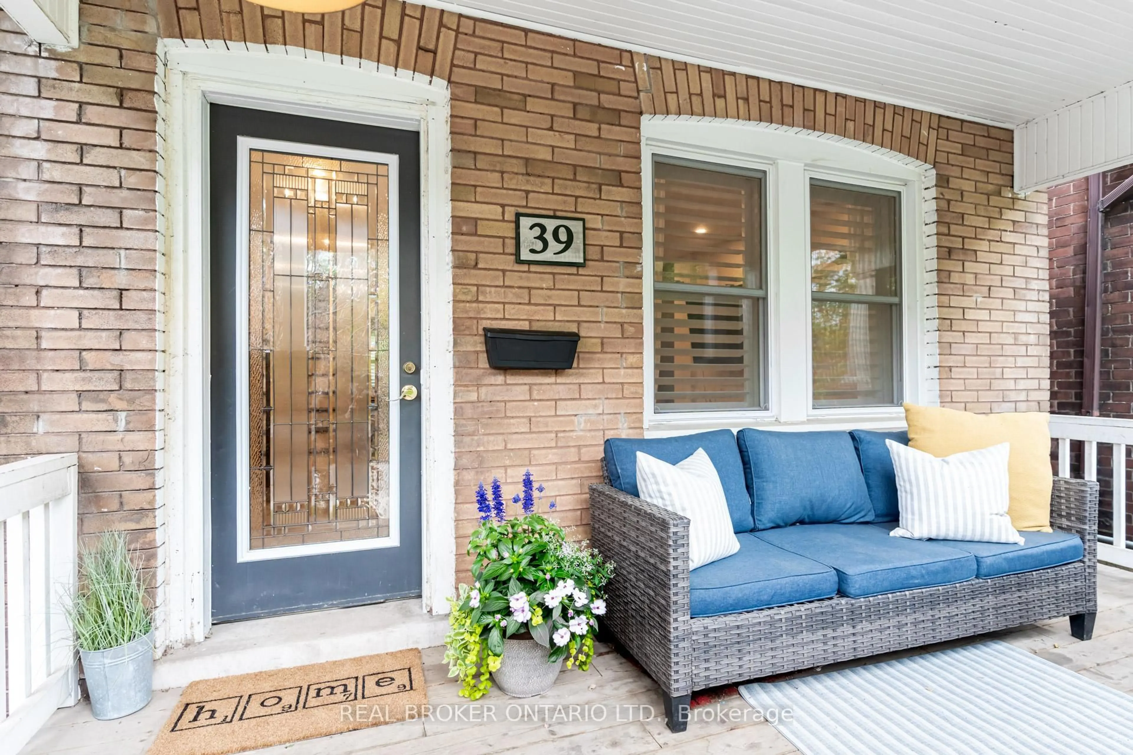 Home with brick exterior material, street for 39 East Bend Ave, Hamilton Ontario L8M 3E4