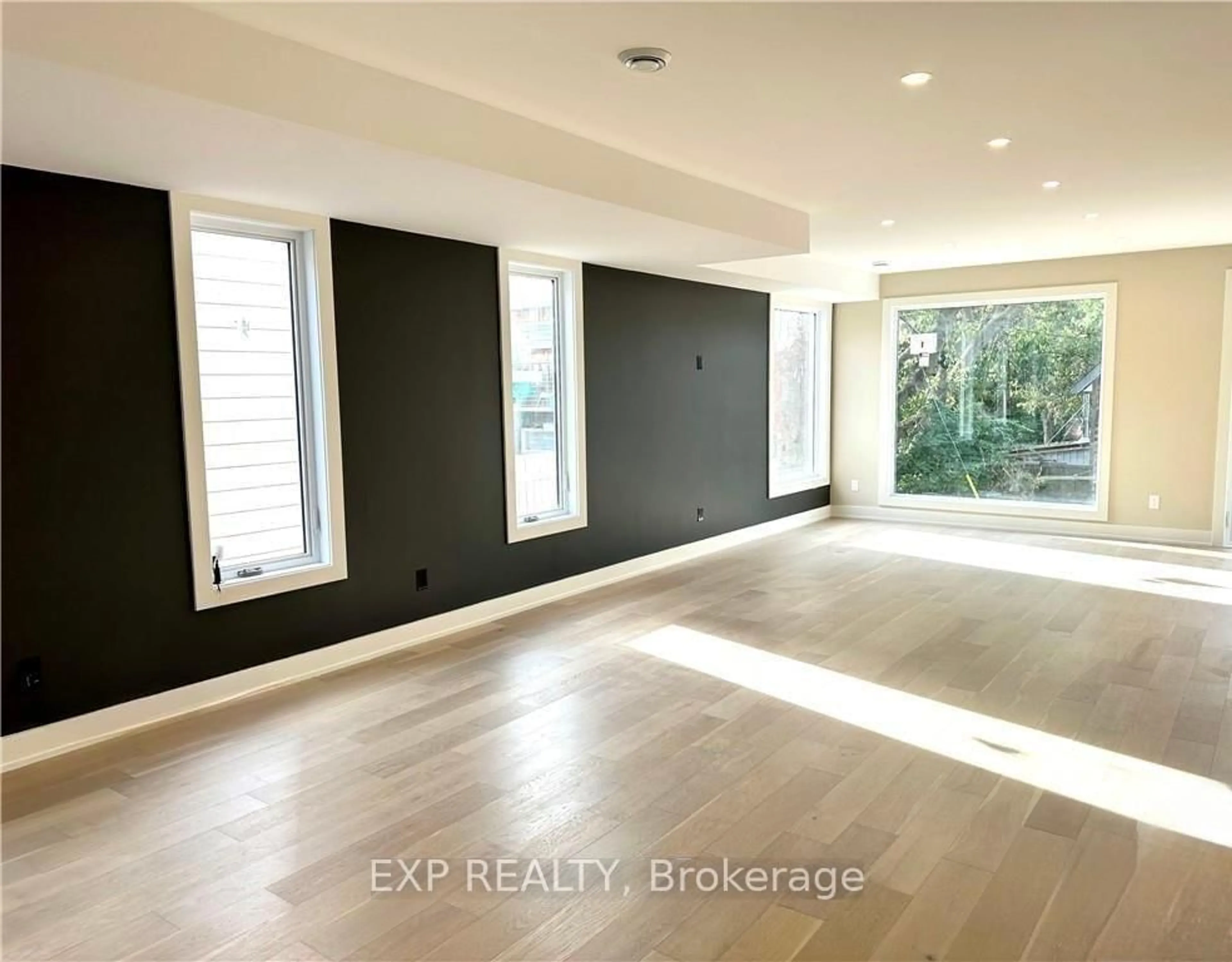 Indoor entryway for 25-27 O'meara St, Ottawa Ontario K1Y 2S8