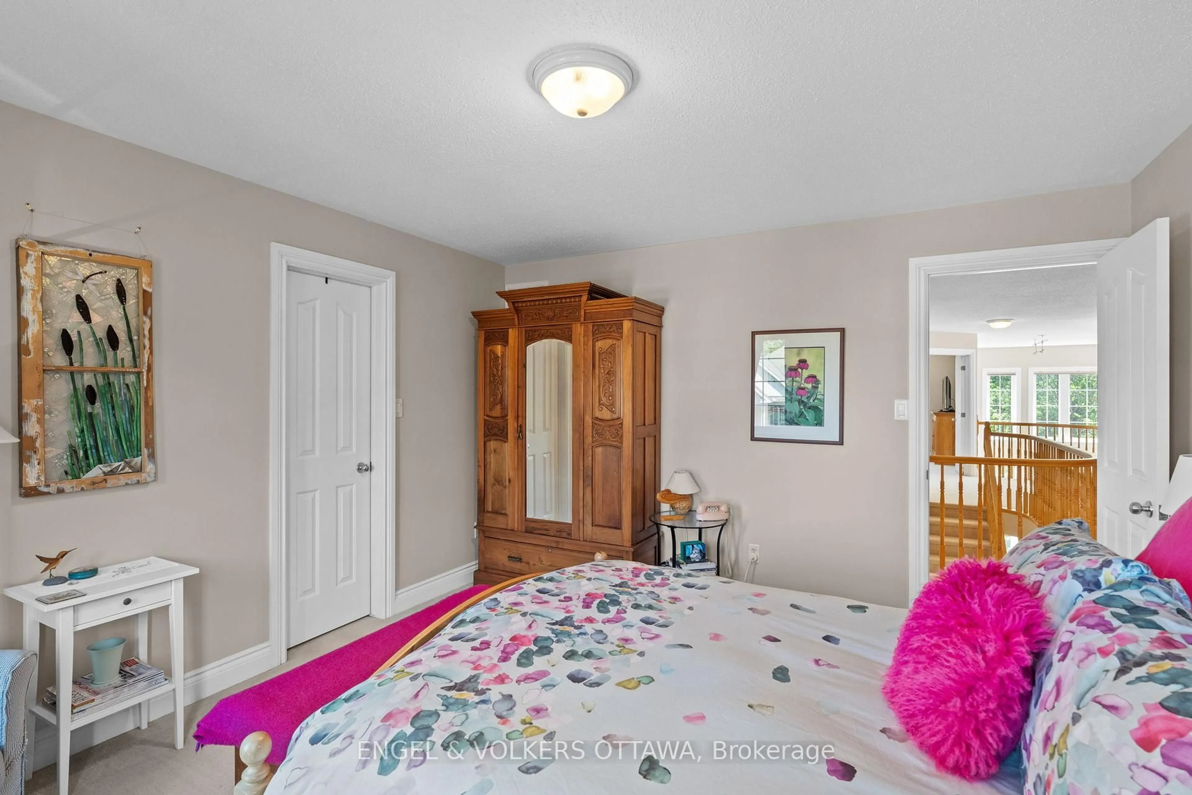 A pic of a room for 7 Knotwood Crt, Ottawa Ontario K2J 5E5