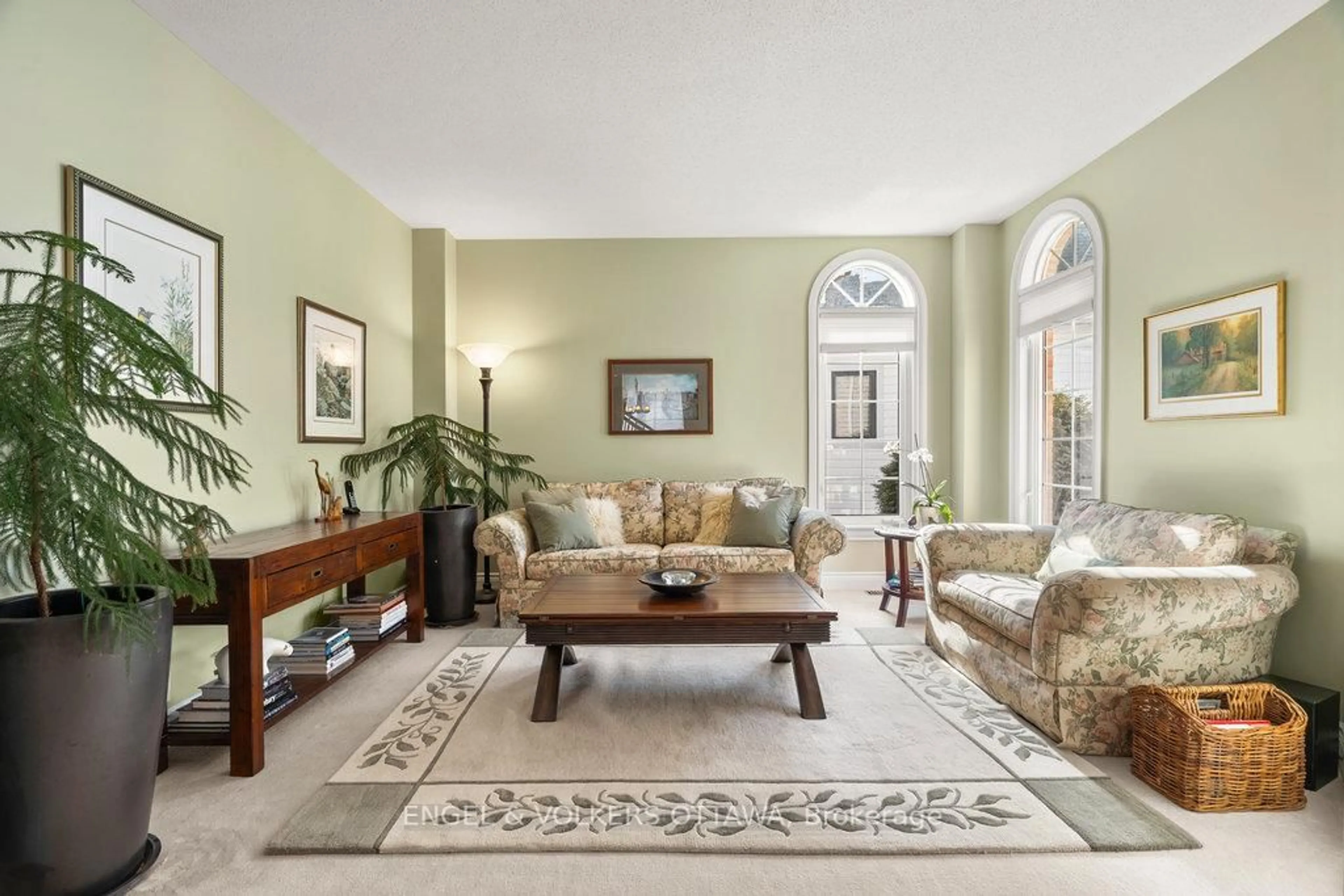 Living room with furniture, unknown for 7 Knotwood Crt, Ottawa Ontario K2J 5E5