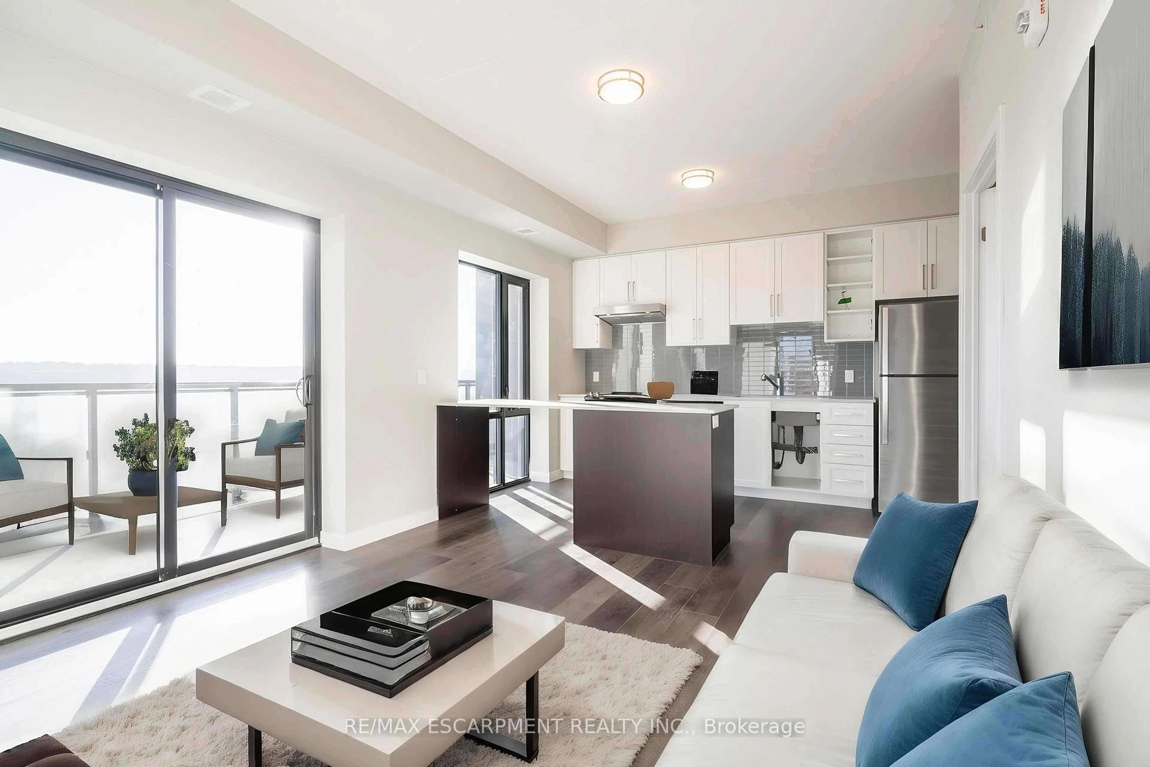 Open concept kitchen, unknown for 15 QUEEN St #2014, Hamilton Ontario L8P 0C6